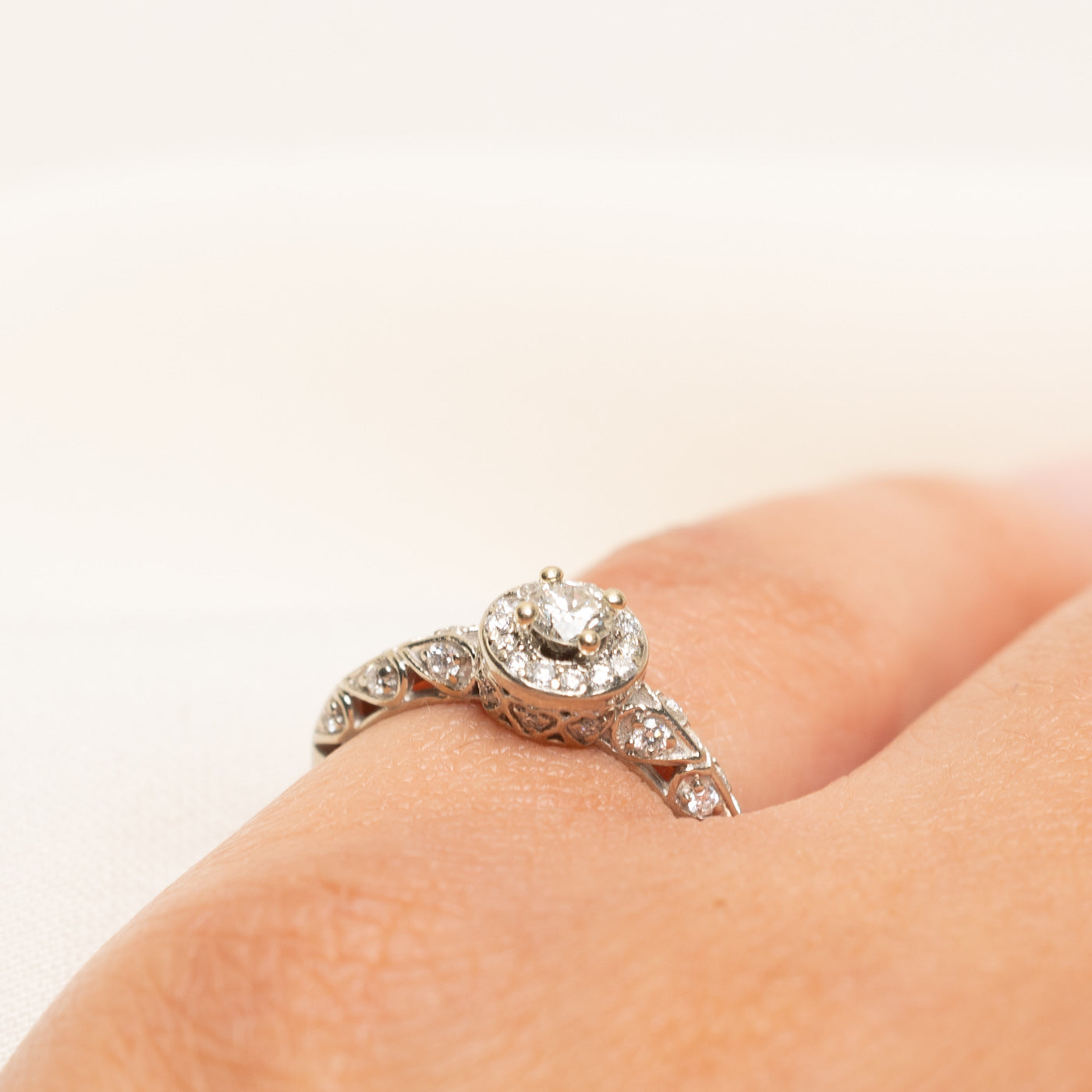 19k Diamond Halo Ornate Ring | 0.50ctw | SZ 5