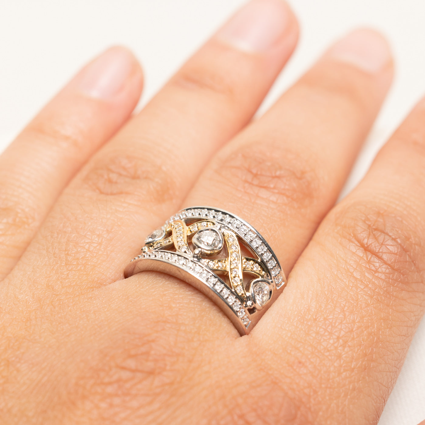 Canadian Diamond XO Design Ring | 0.70ctw | SZ 10