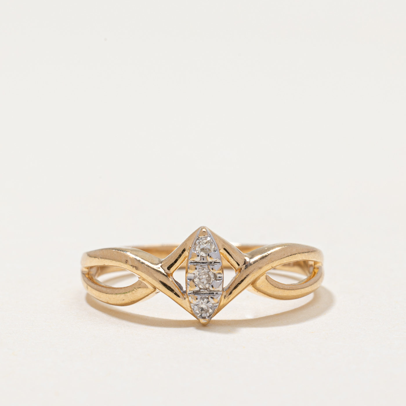 Diamond Column Twisted Ring | 0.05ctw | SZ 6