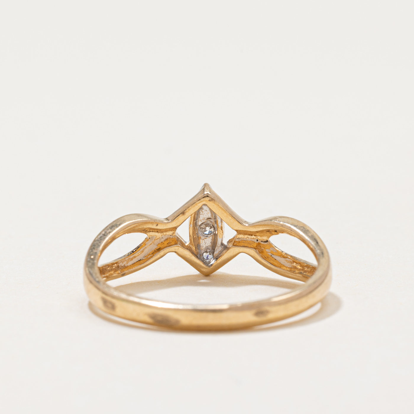 Diamond Column Twisted Ring | 0.05ctw | SZ 6