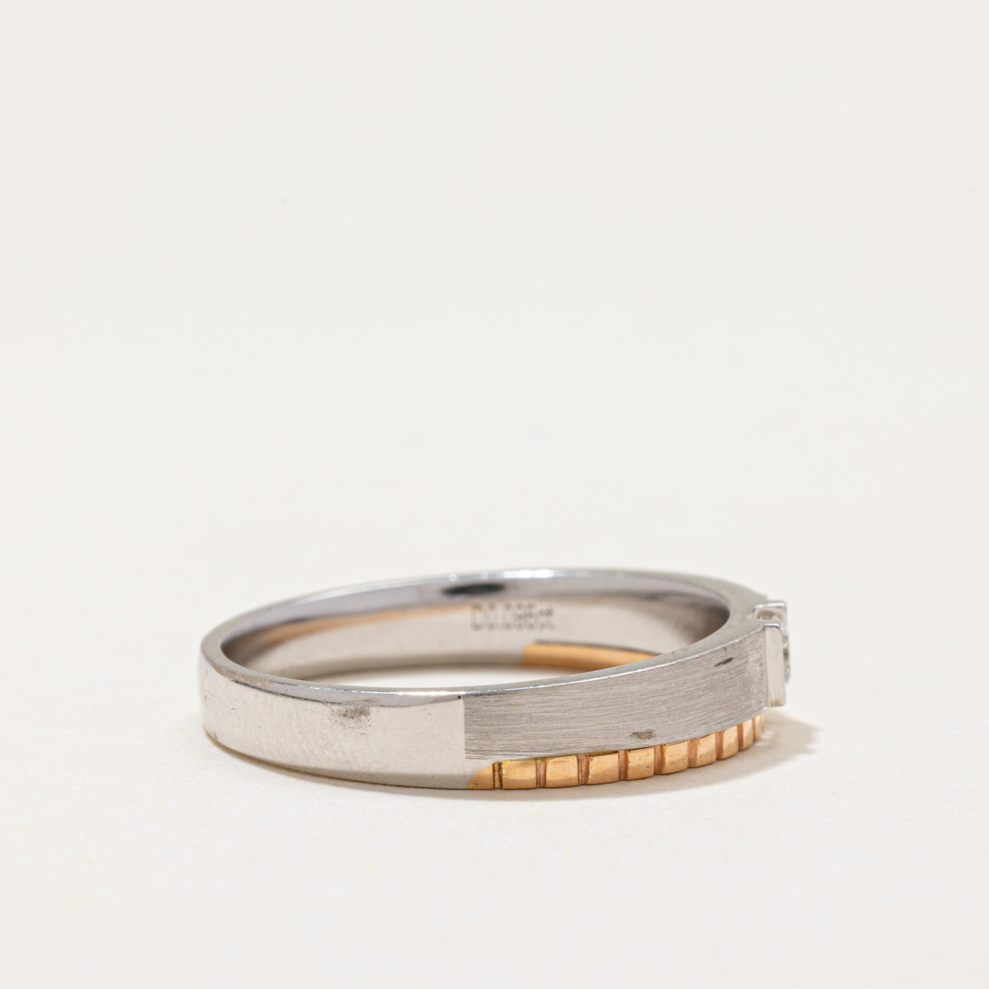 Alliance bicolore demi-cannelée sertie de diamants | 0,095 ct | Taille 8,5
