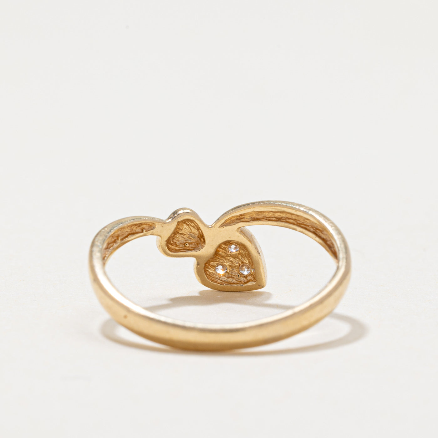 Bague en or 14 carats sertie de diamants en forme de cœur et de chevron | 0,05 ct au total | Taille 5