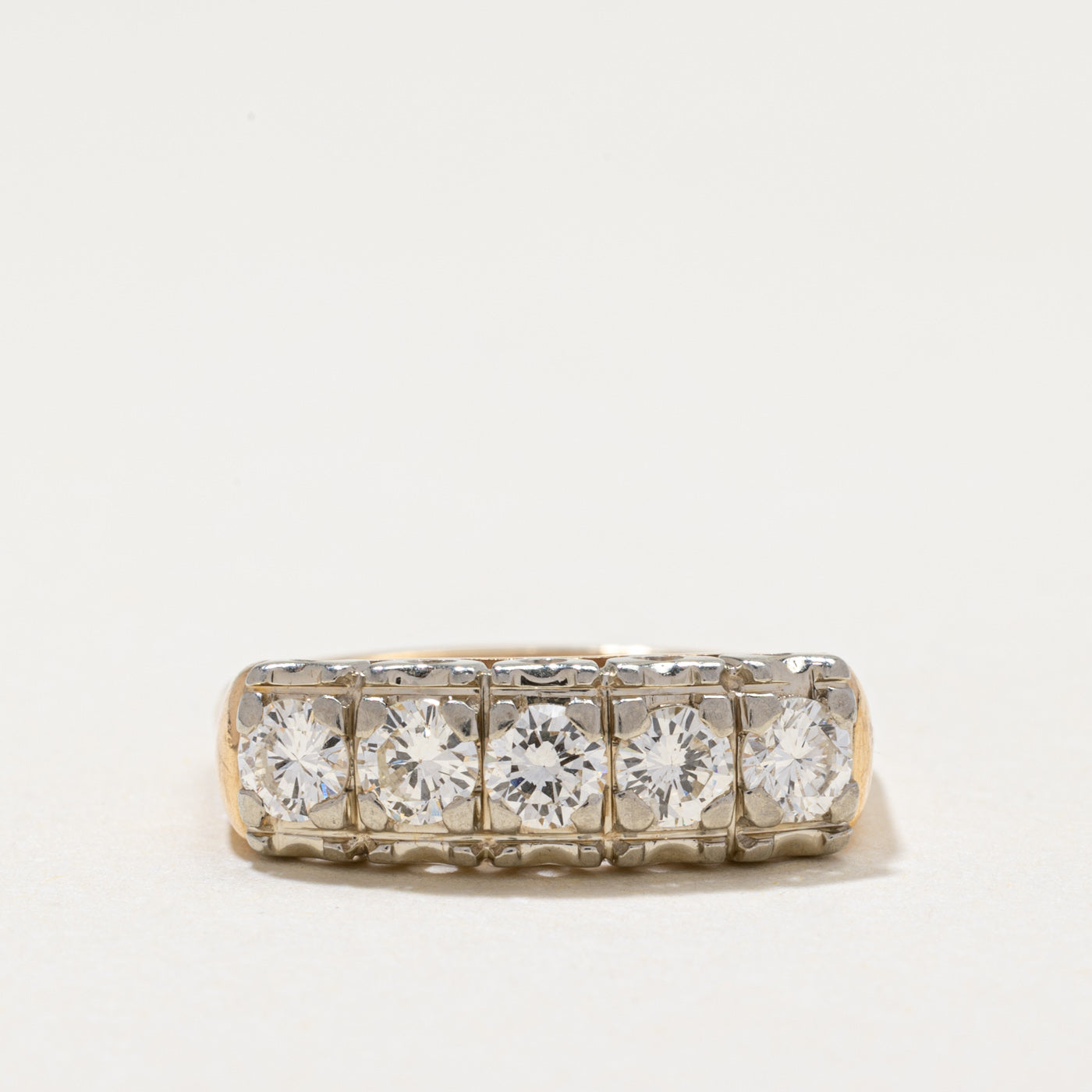 Bague cinq diamants | 0,84 ct au total | Taille 7,5