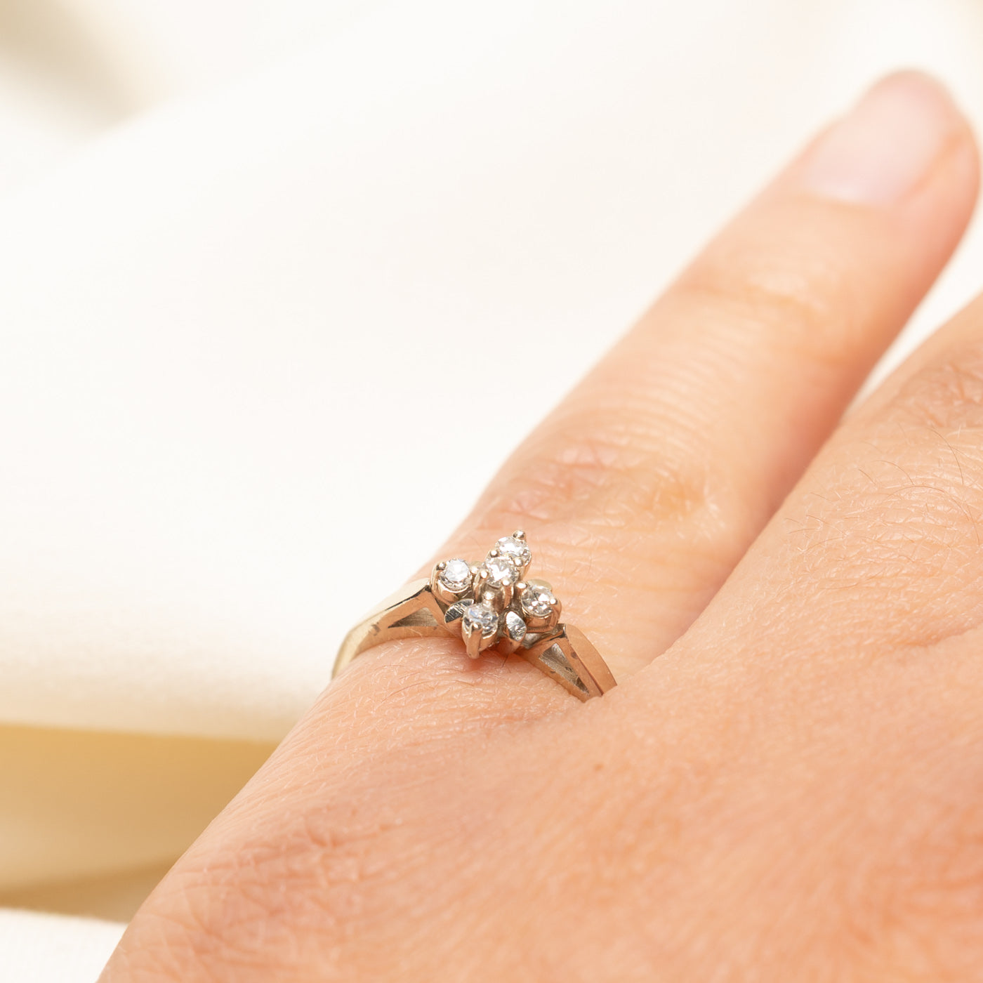 14k Diamond Petal Ring | 0.15ctw | SZ 5