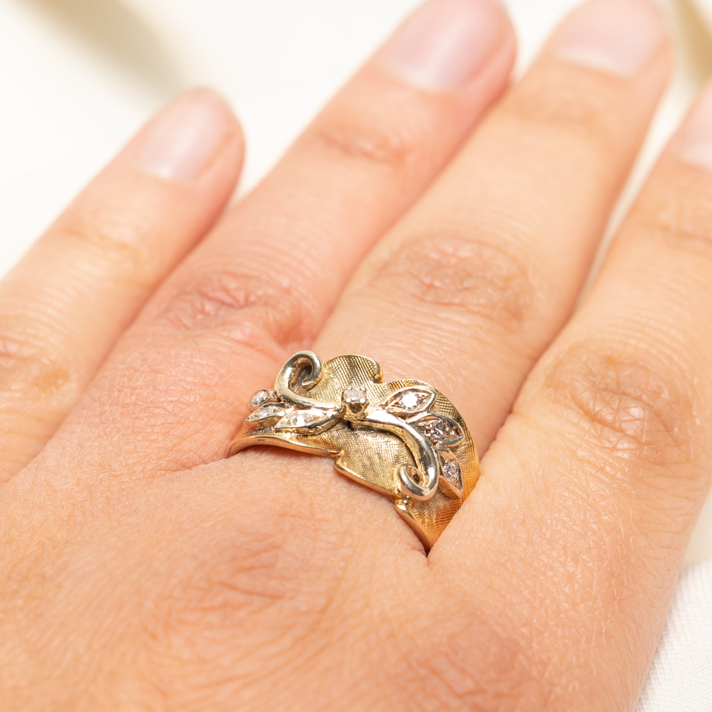 Diamond Textured Leaf Design Ring | 0.12ctw | SZ 8.25