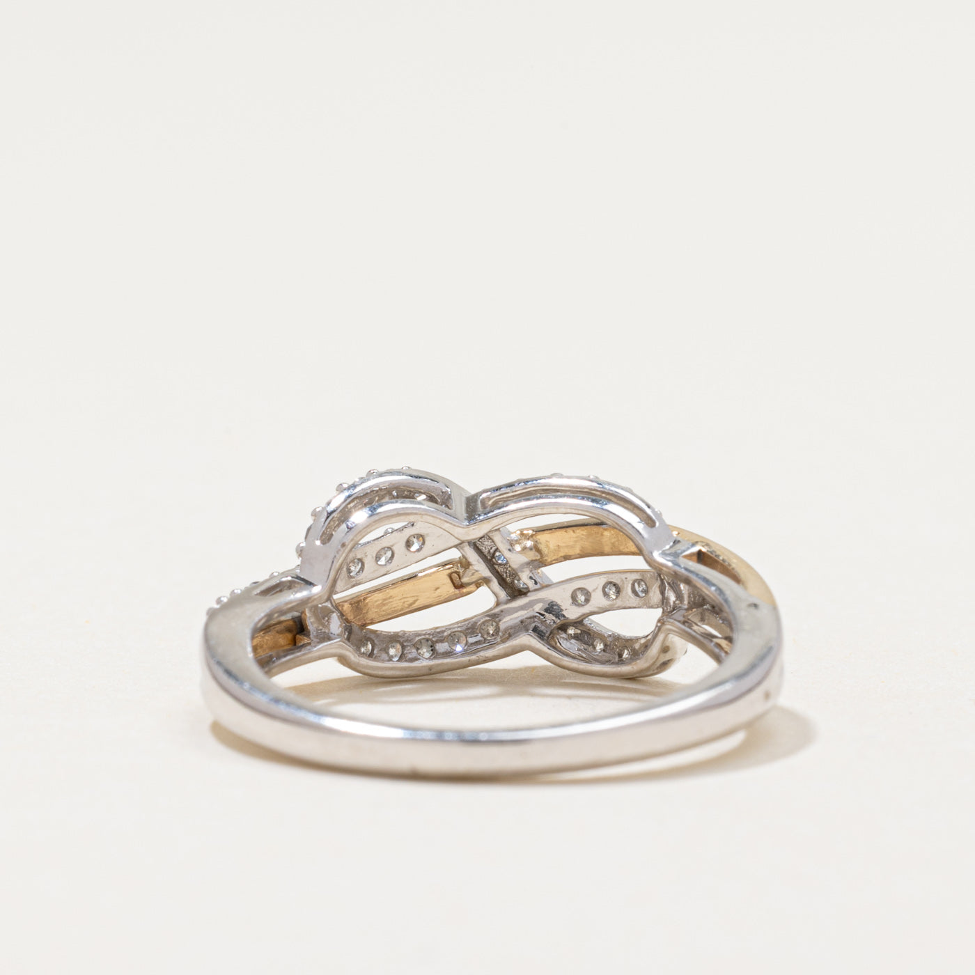 10k Diamond Double Cross Over Ring | 0.22ctw | SZ 7