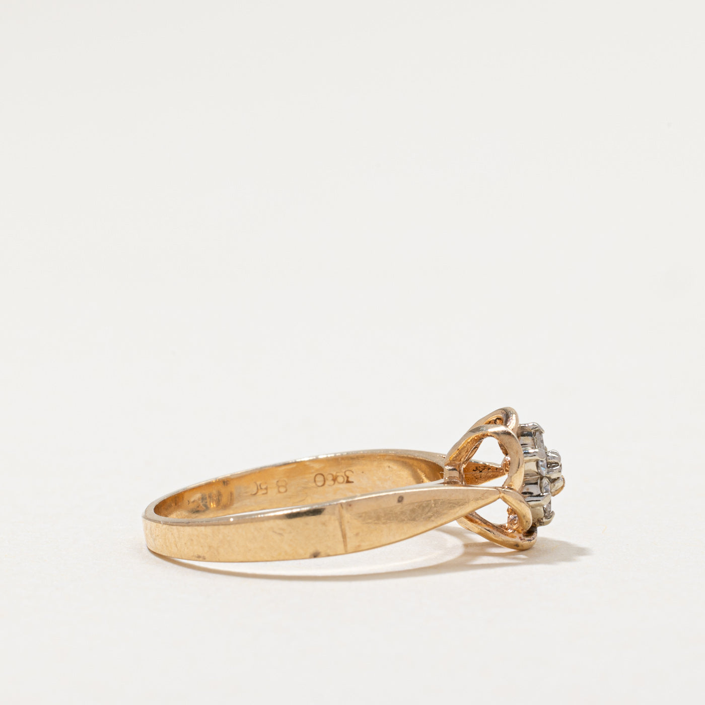 Diamond Petal Ring | 0.14ctw | SZ 6.75