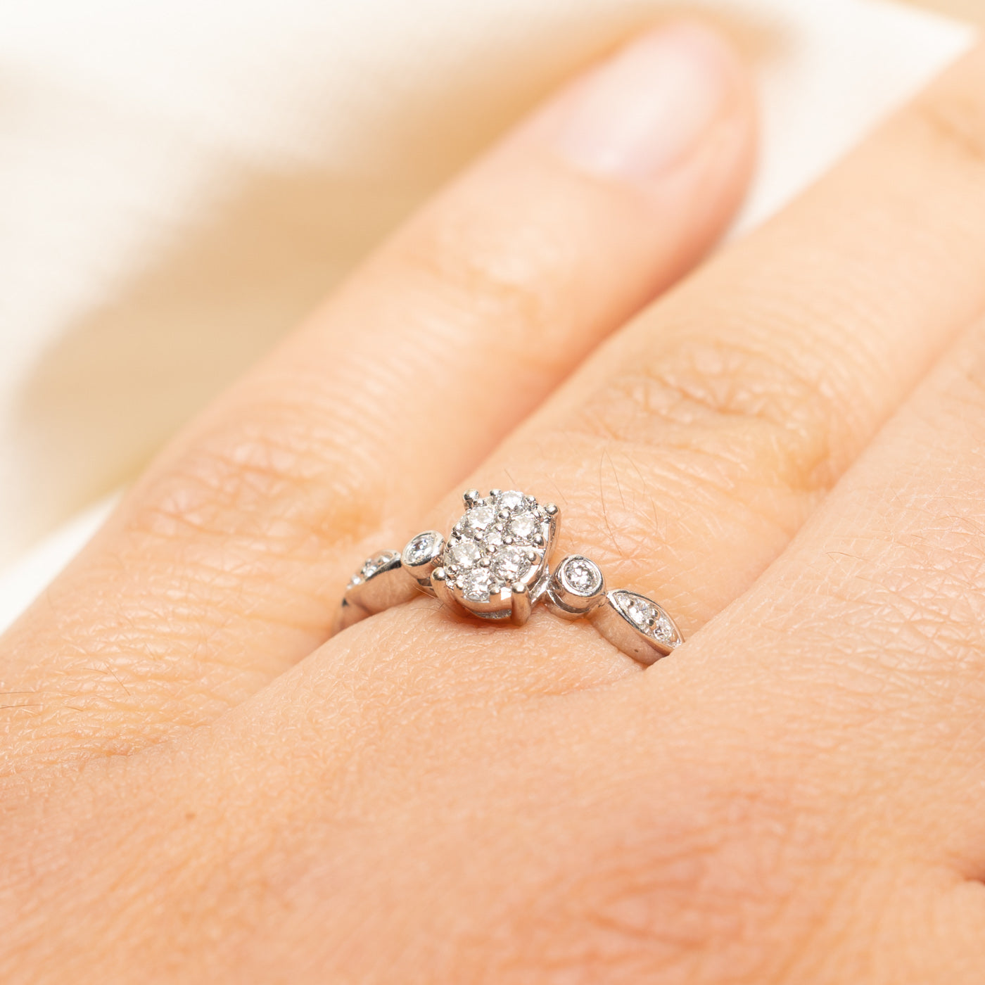 10k Diamond Oval Cluster Ring | 0.20ctw | SZ 5.75