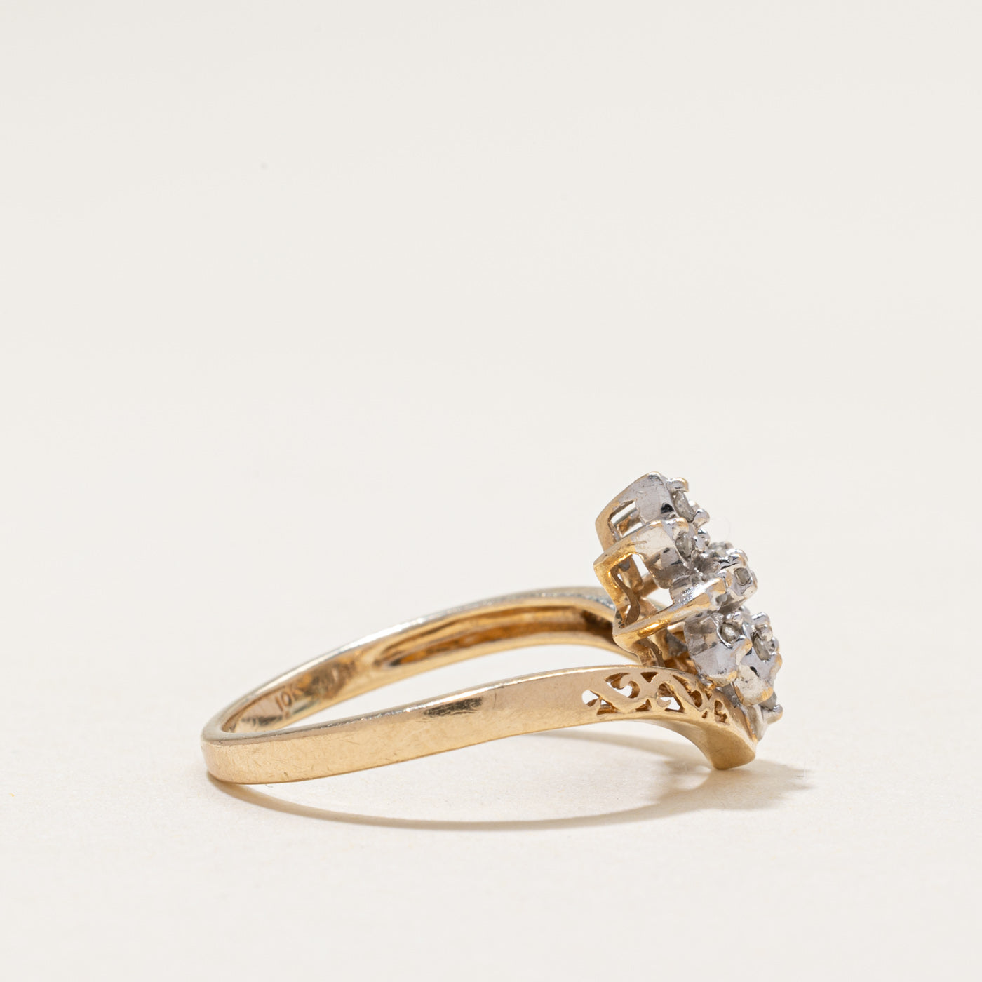 10k Diamond Petal Cluster Chevron Ring | 0.10ctw | SZ 5.25