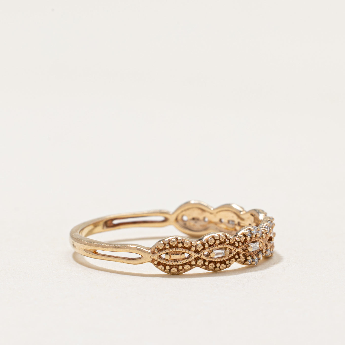 Bague festonnée en or 10 carats sertie de diamants taille multiple | 0,09 ct au total | Taille 6
