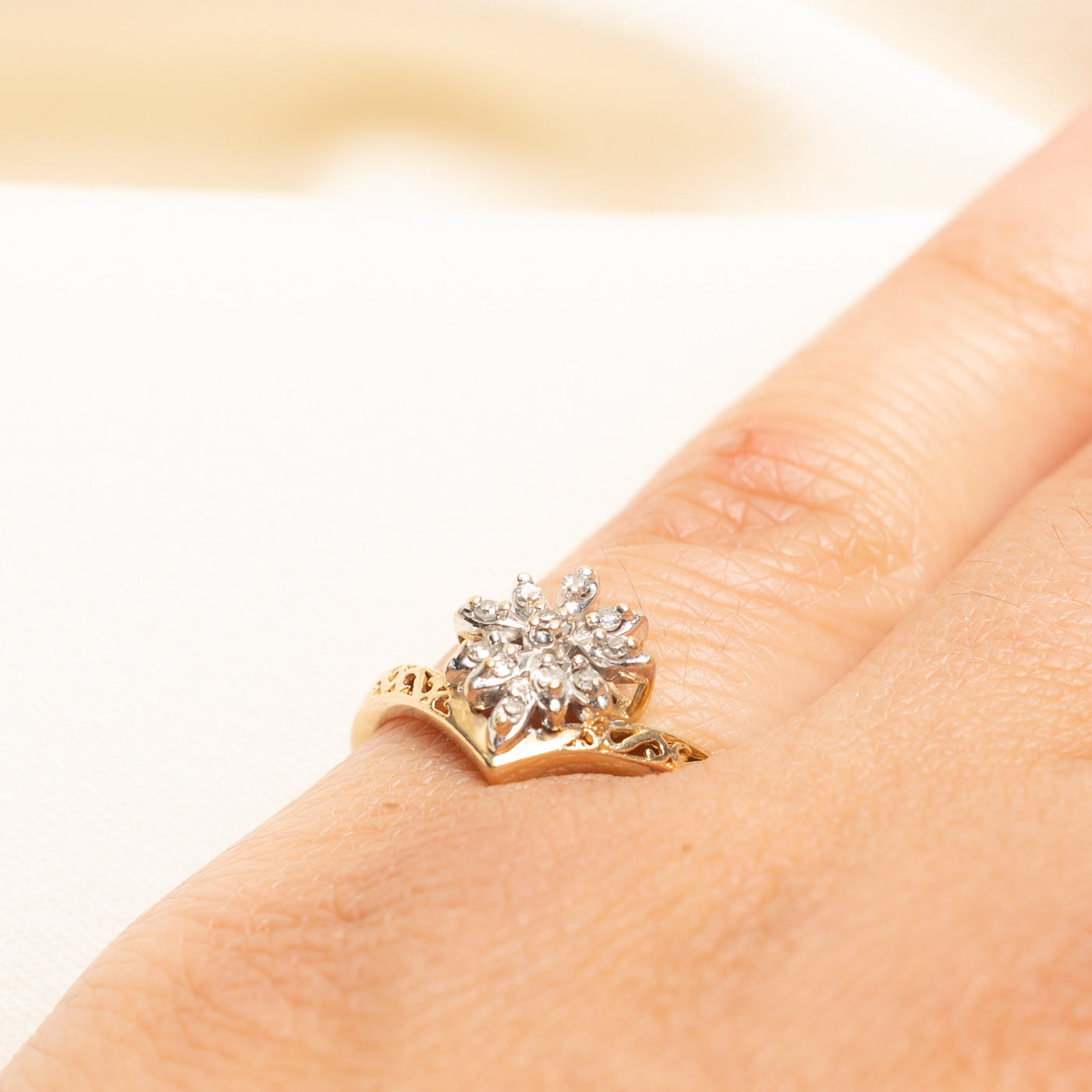 10k Diamond Petal Cluster Chevron Ring | 0.10ctw | SZ 5.25