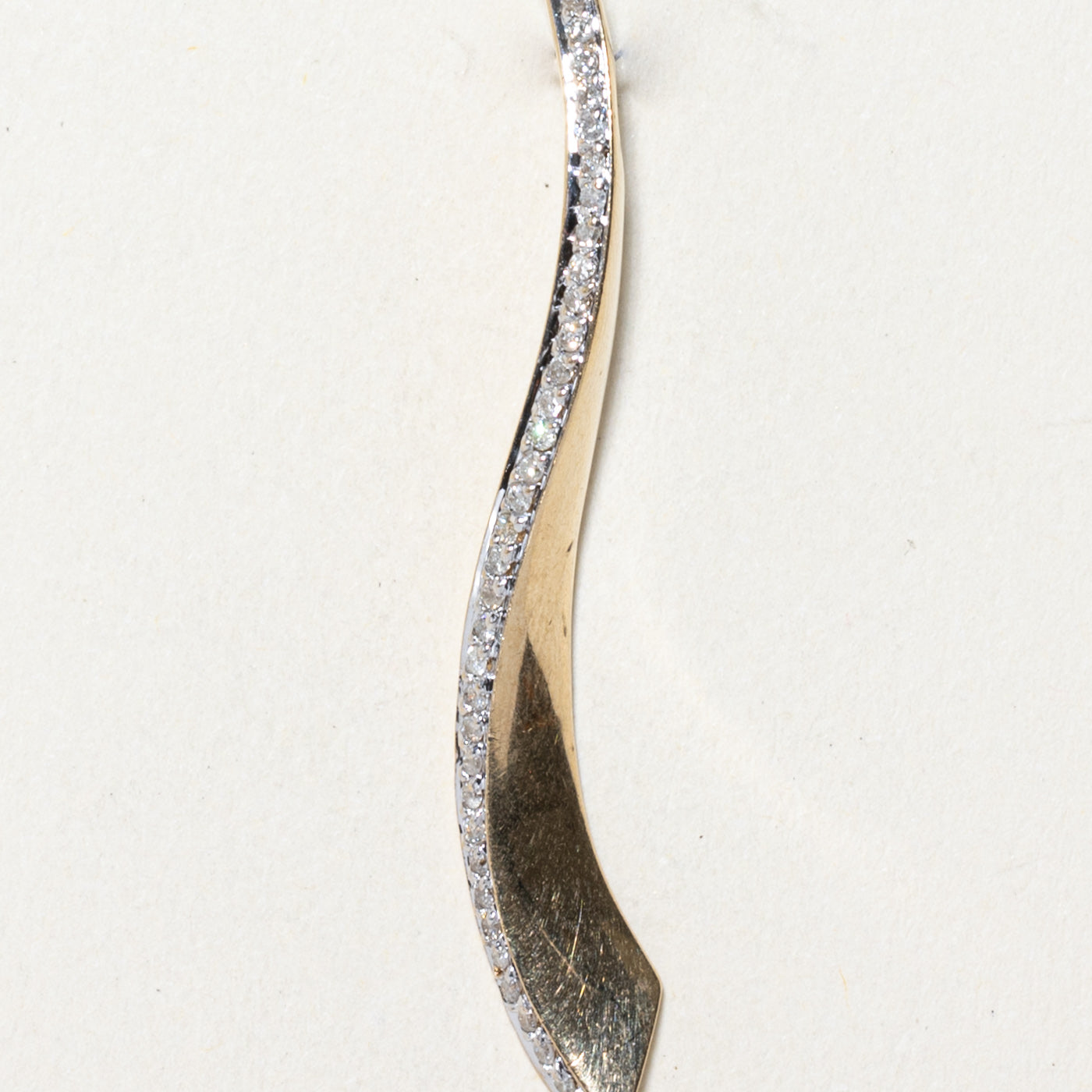 Diamond Curved Journey Pendant | 0.22ctw