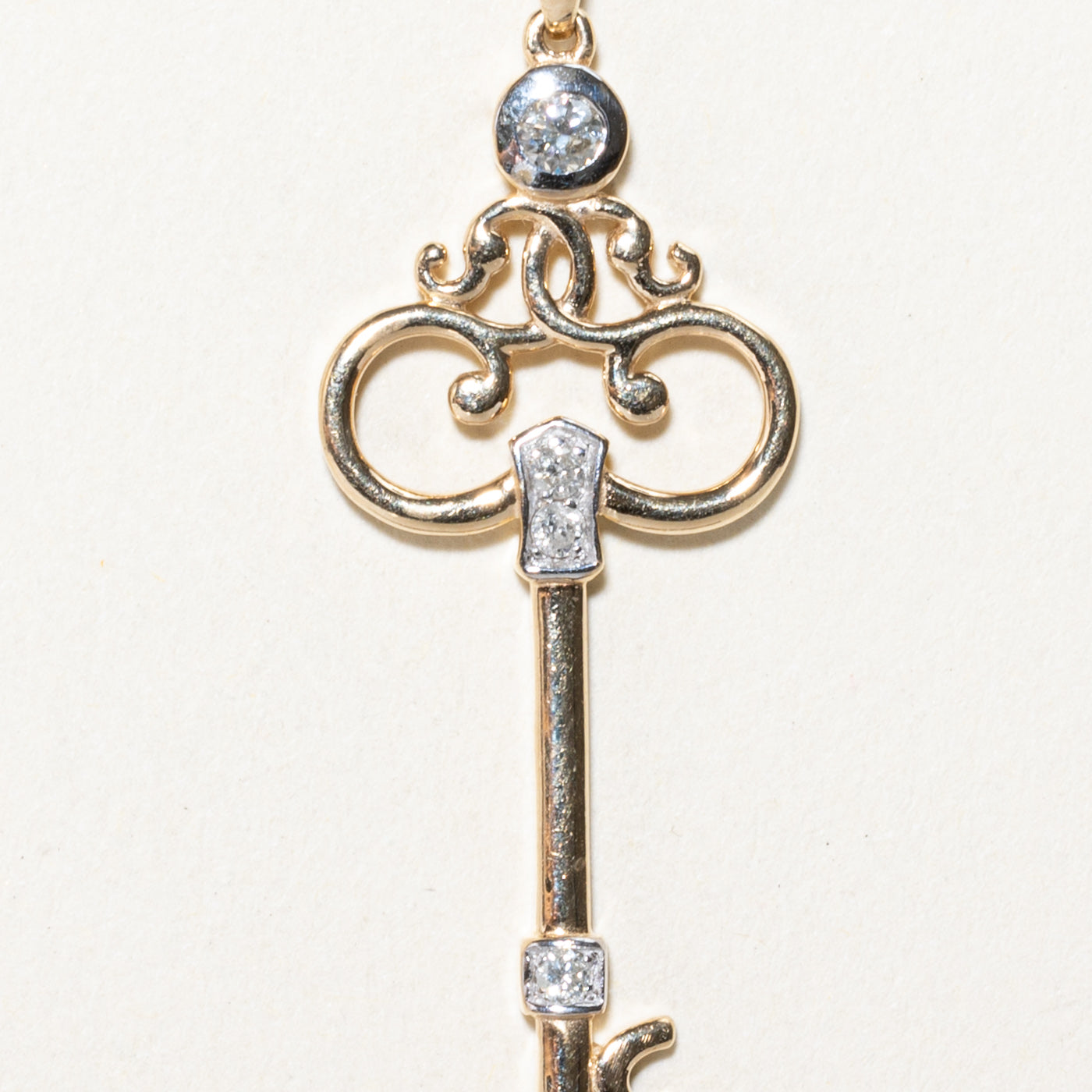 Diamond Key Pendant | 0.15ctw