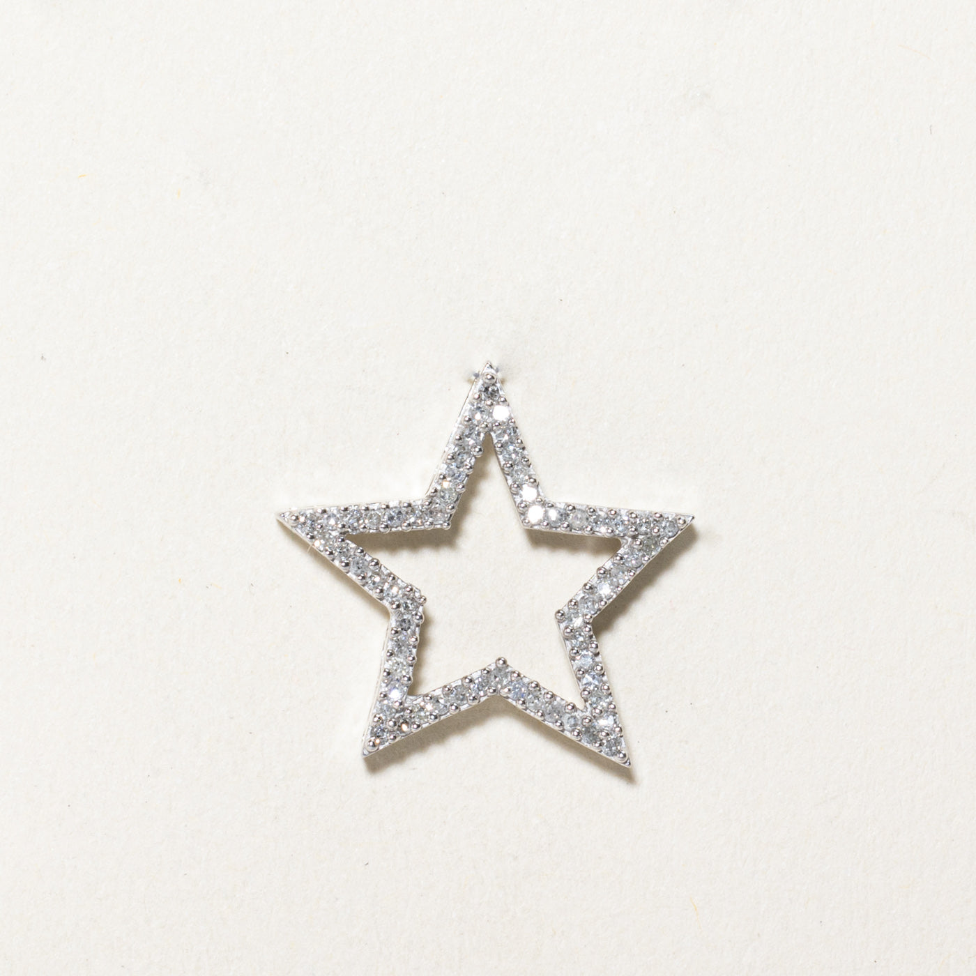 Pendentif étoile ouverte en diamant | 0,20 ct