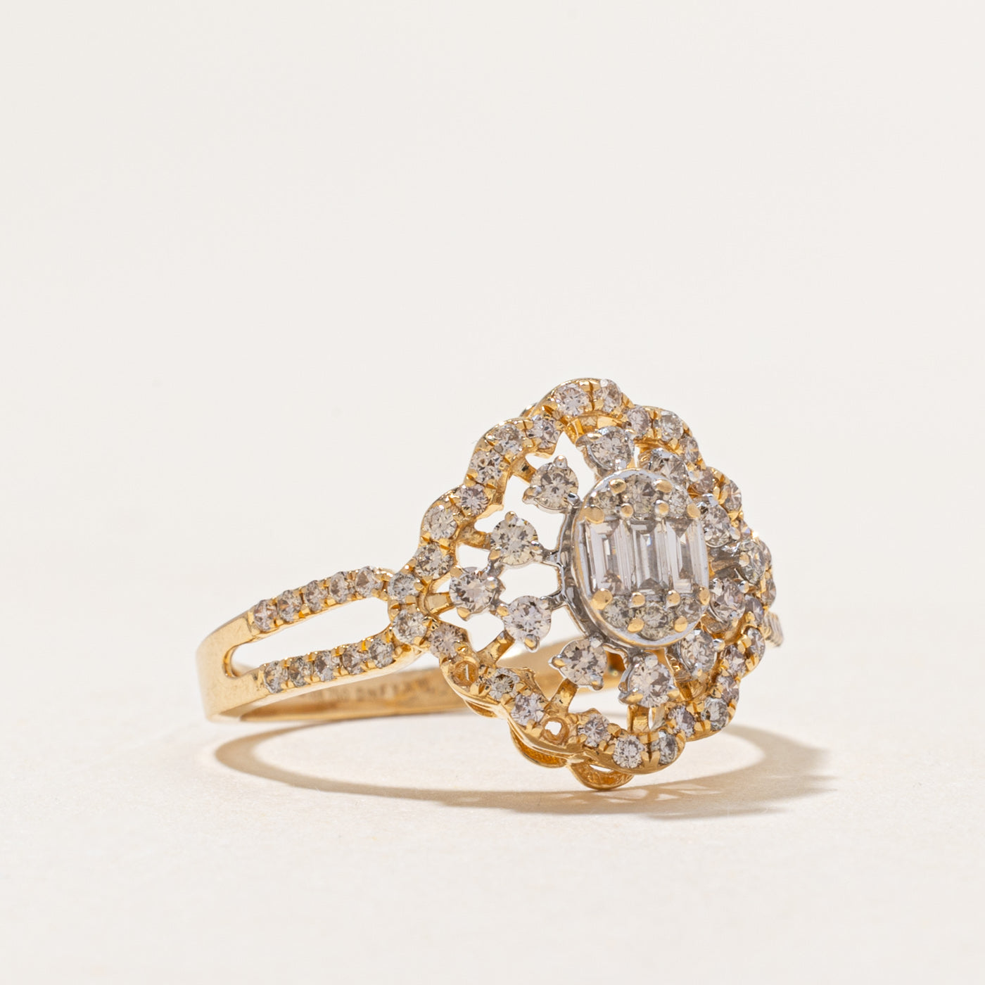 Bague ornée d'un pavage de diamants taille mixte 18 carats | 0,75 ct au total | Taille 7,5