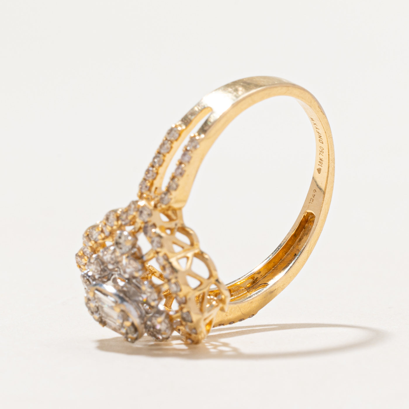 Bague ornée d'un pavage de diamants taille mixte 18 carats | 0,75 ct au total | Taille 7,5