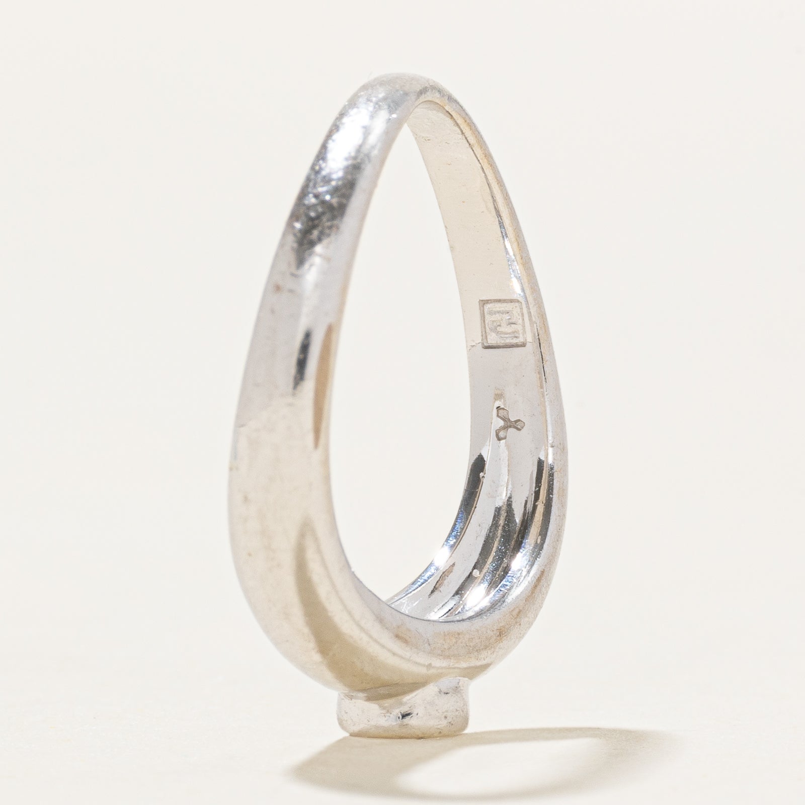 18k Bezel Set Diamond Wave Ring | 0.10ct | SZ 3.5