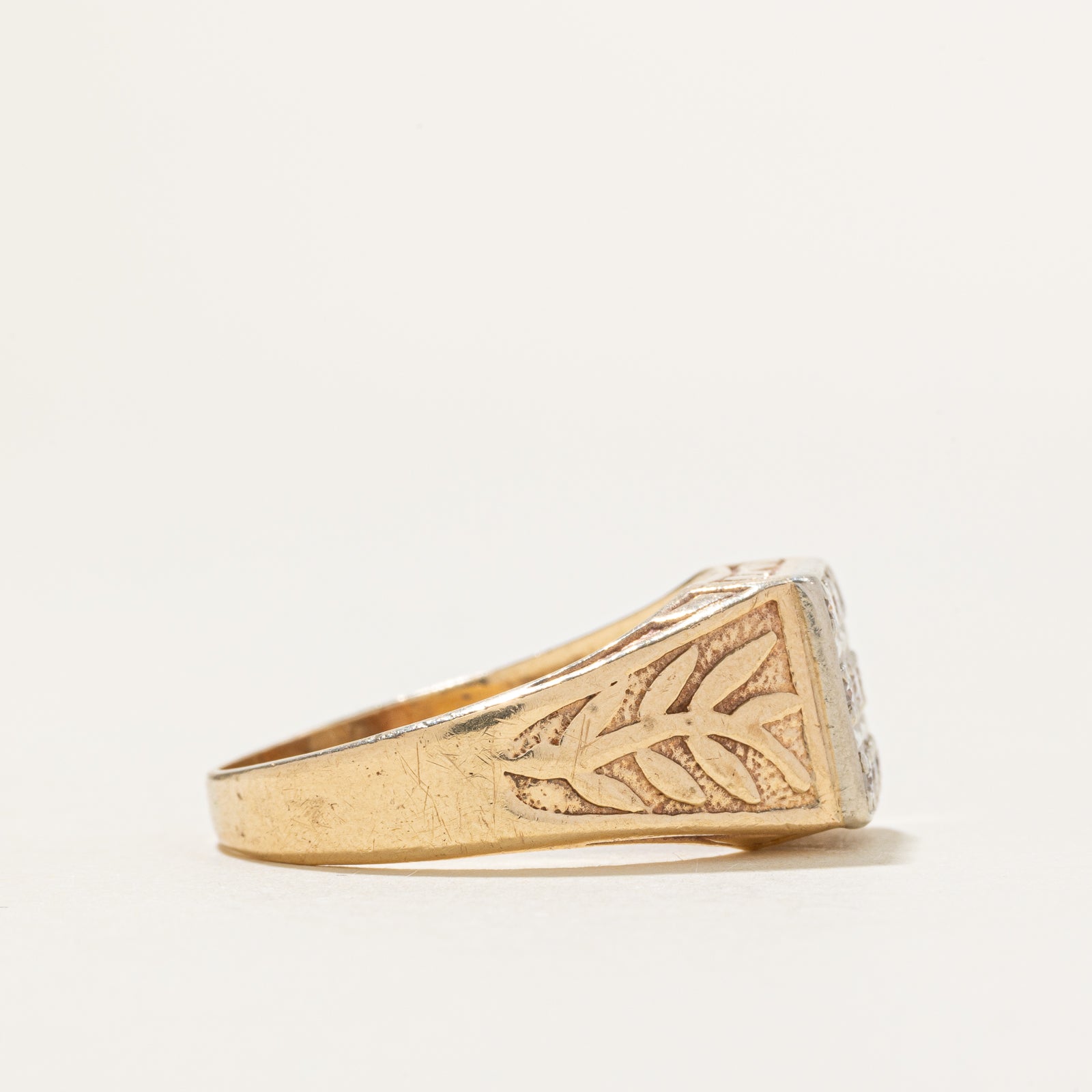 10k Diamond Grid Engraved Leaf Signet Ring | 0.30ctw | SZ 10