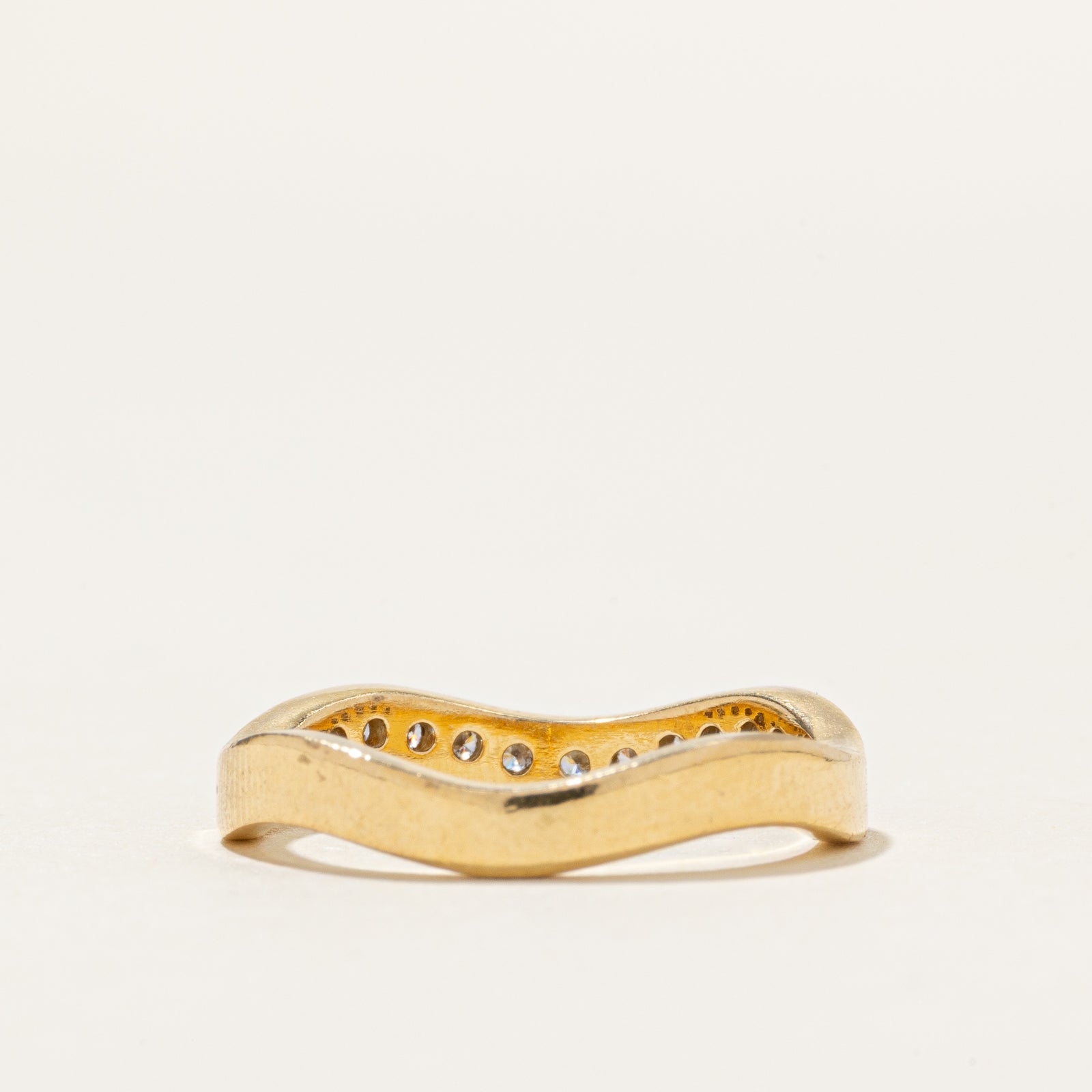 18k Semi Eternity Diamond Milgrain Wavy Band | 0.13ctw | 2.6mm | SZ 5.5