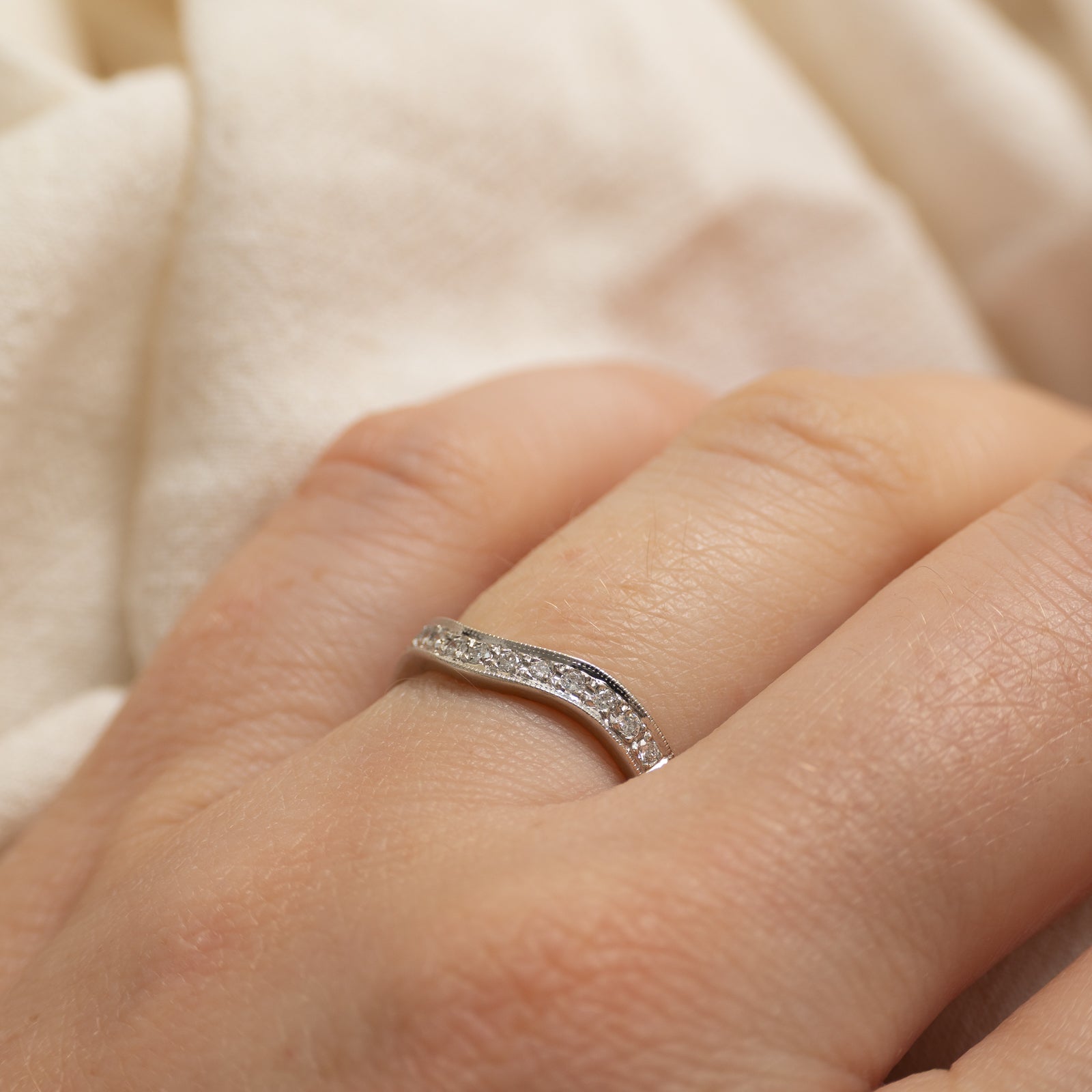 18k Semi Eternity Diamond Milgrain Wavy Band | 0.15ctw | 3.75mm | SZ 5.5