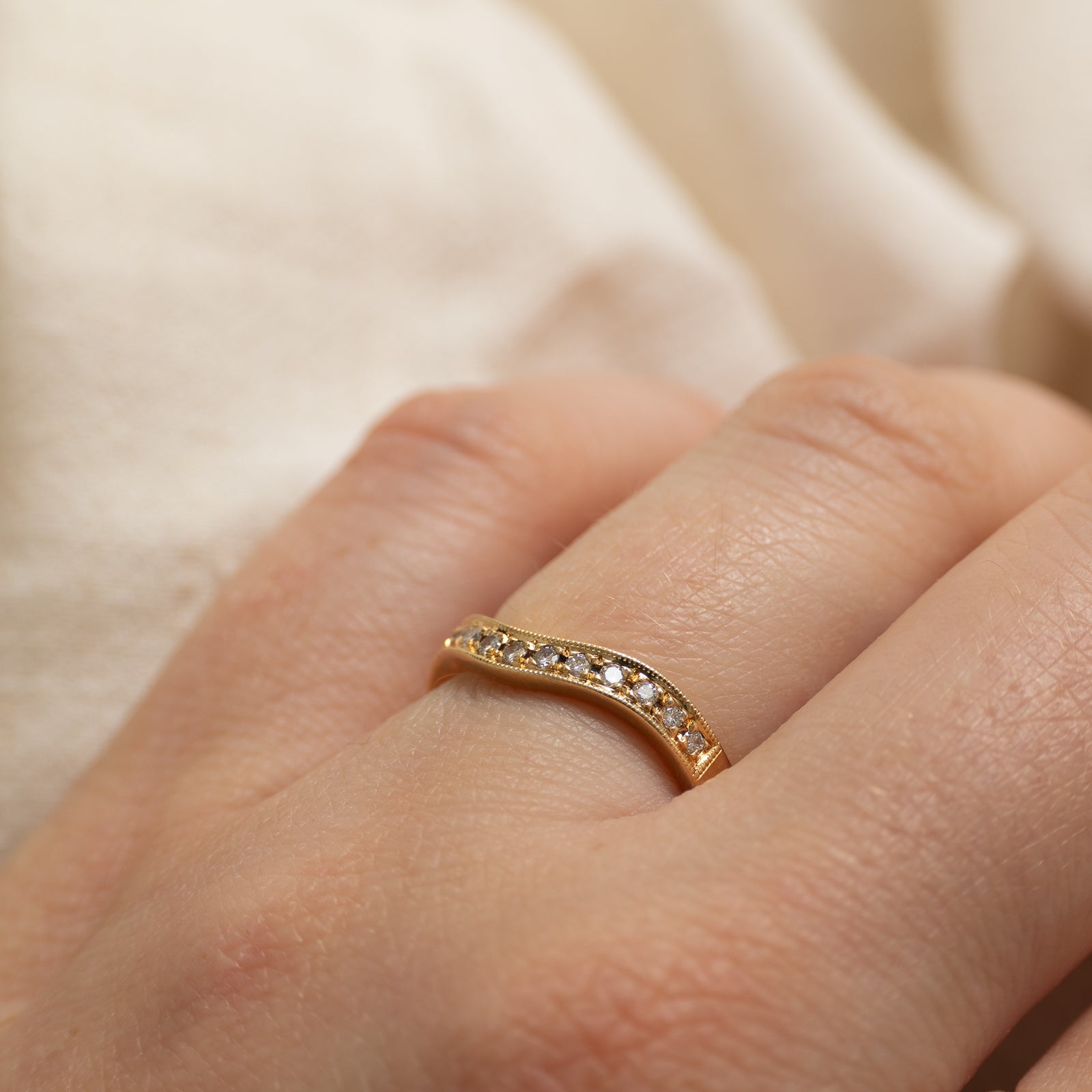 18k Semi Eternity Diamond Milgrain Wavy Band | 0.13ctw | 2.6mm | SZ 5.5