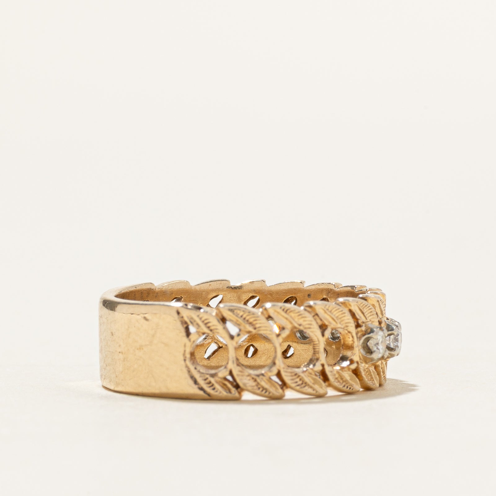 14k Diamond Engraved Leaf Band | 0.16ctw | 6mm | SZ 6.5