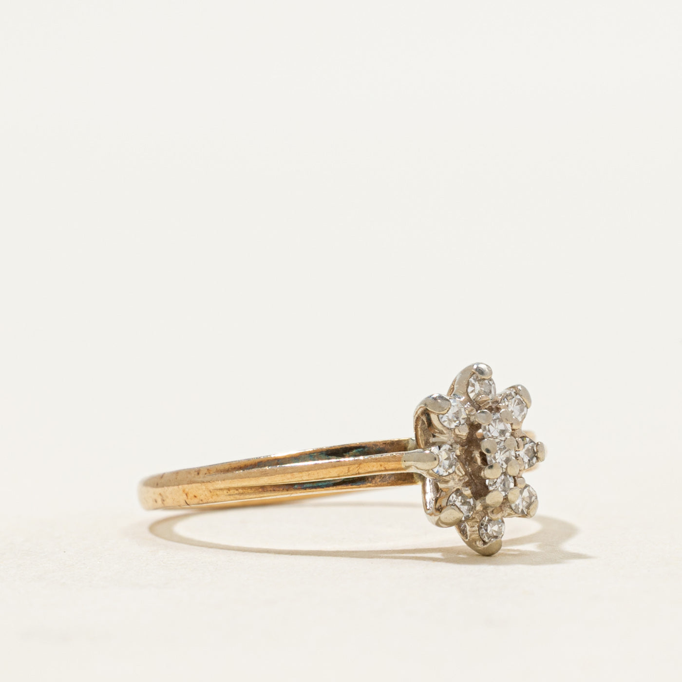 Diamond Cluster Grooved Petal Ring | 0.11ctw | SZ 6