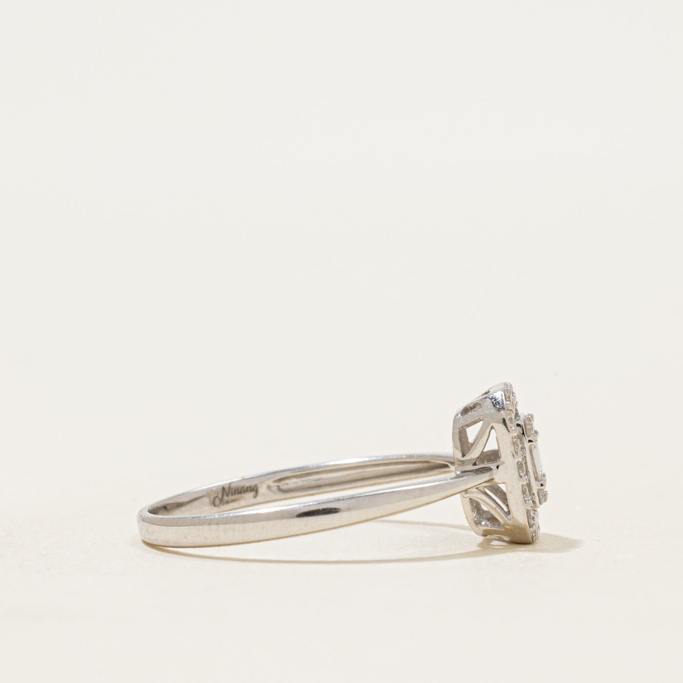 Bague conique inversée avec halo de diamants en or 18 carats | 0,233 ct | Taille 7