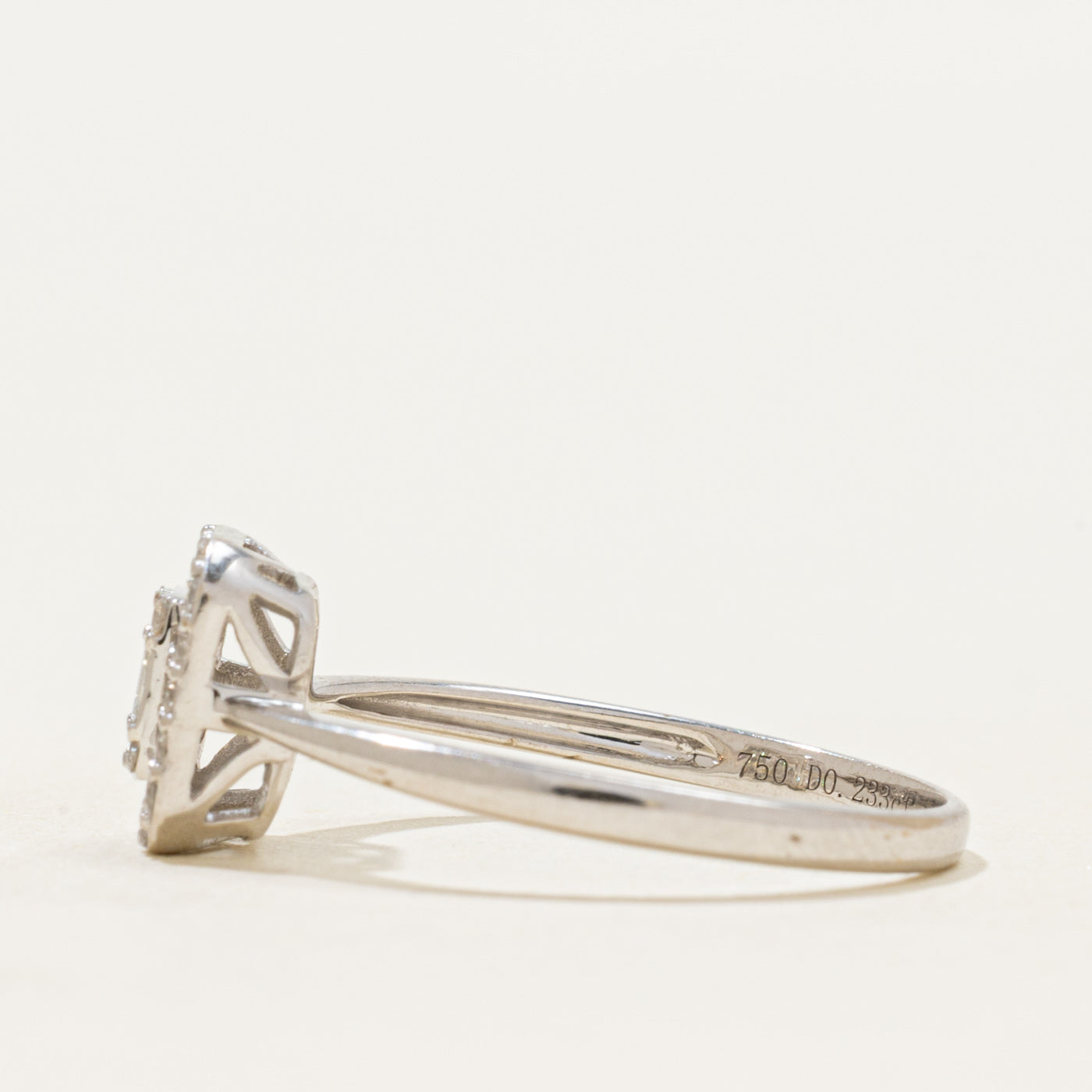 Bague conique inversée avec halo de diamants en or 18 carats | 0,233 ct | Taille 7