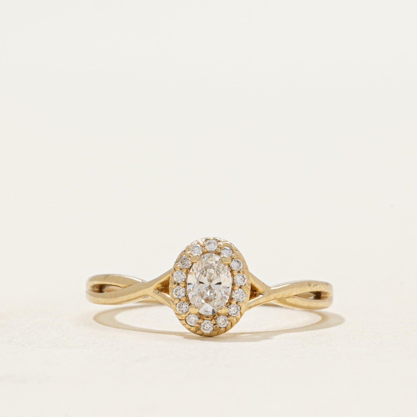 Diamond Halo Twisted Ring | 0.26ctw | SZ 6