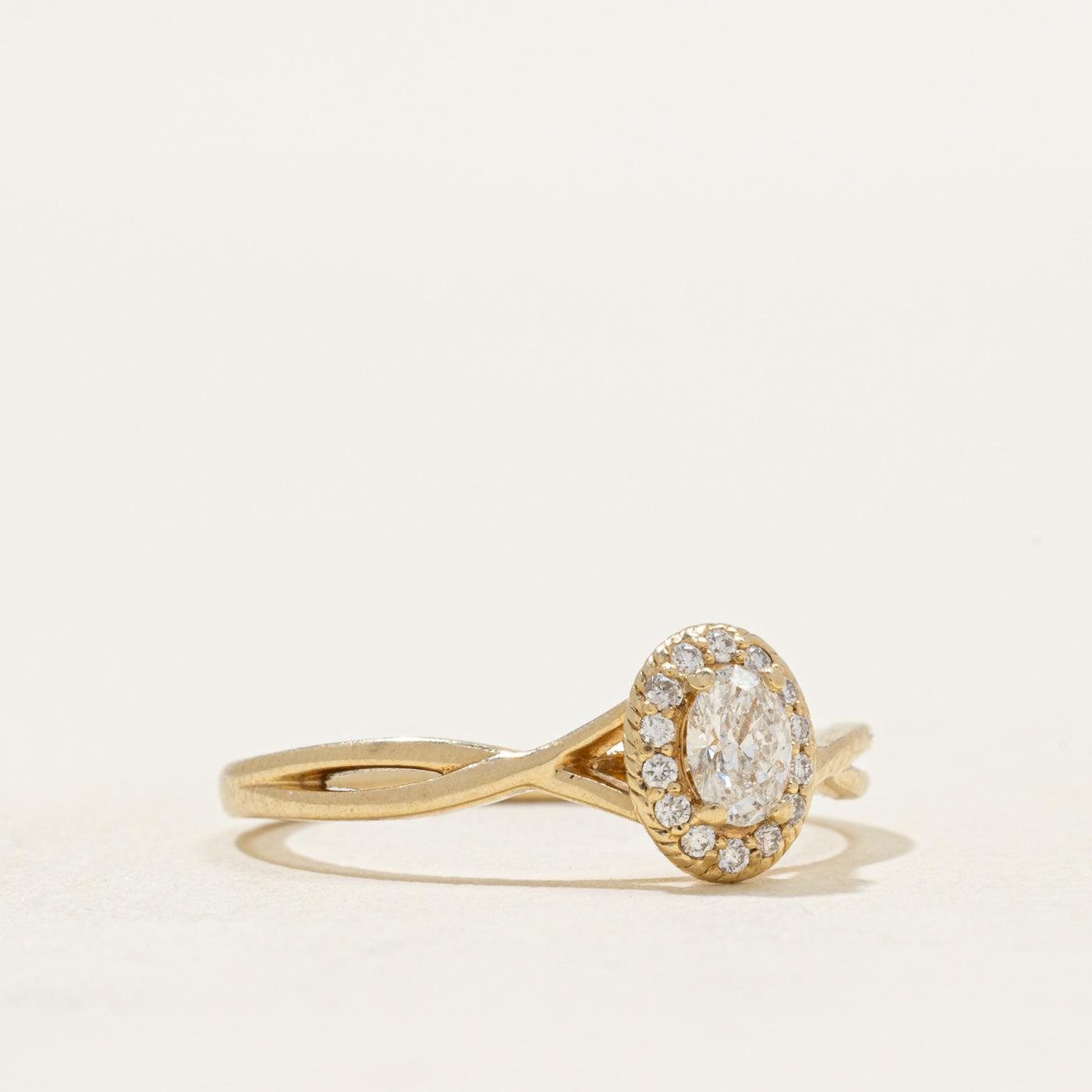 Diamond Halo Twisted Ring | 0.26ctw | SZ 6