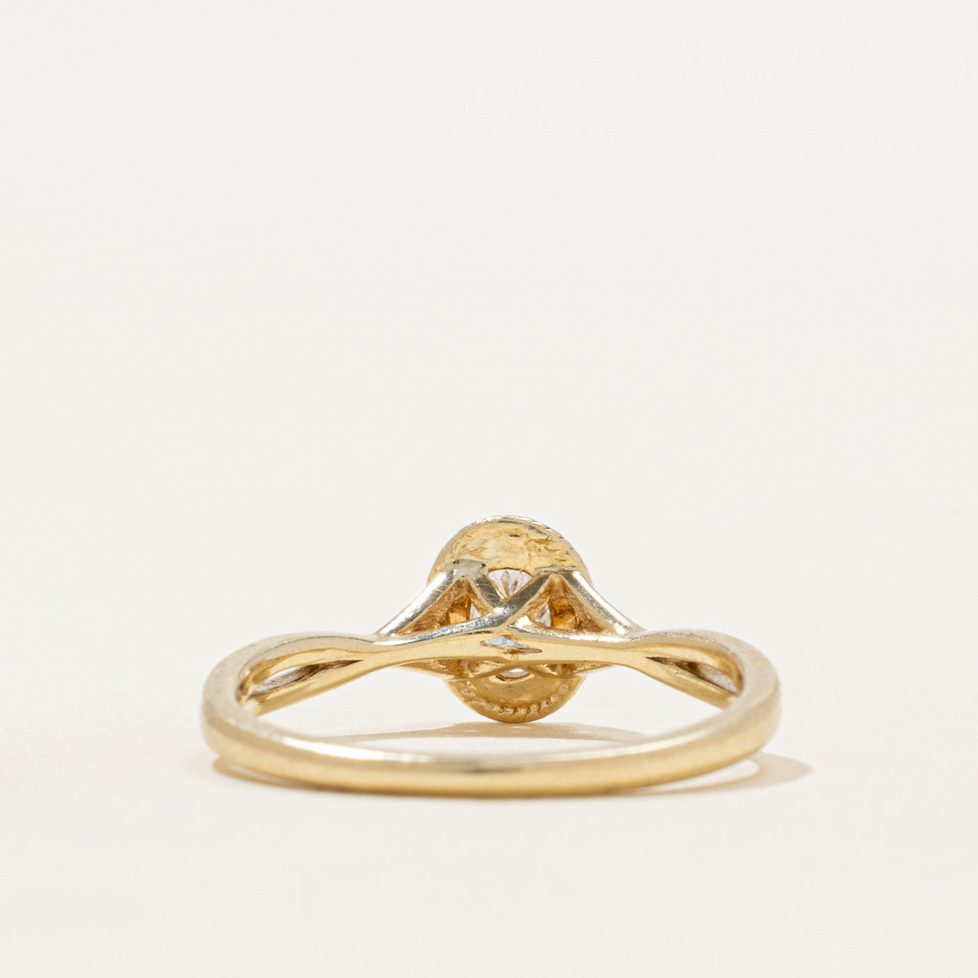 Diamond Halo Twisted Ring | 0.26ctw | SZ 6