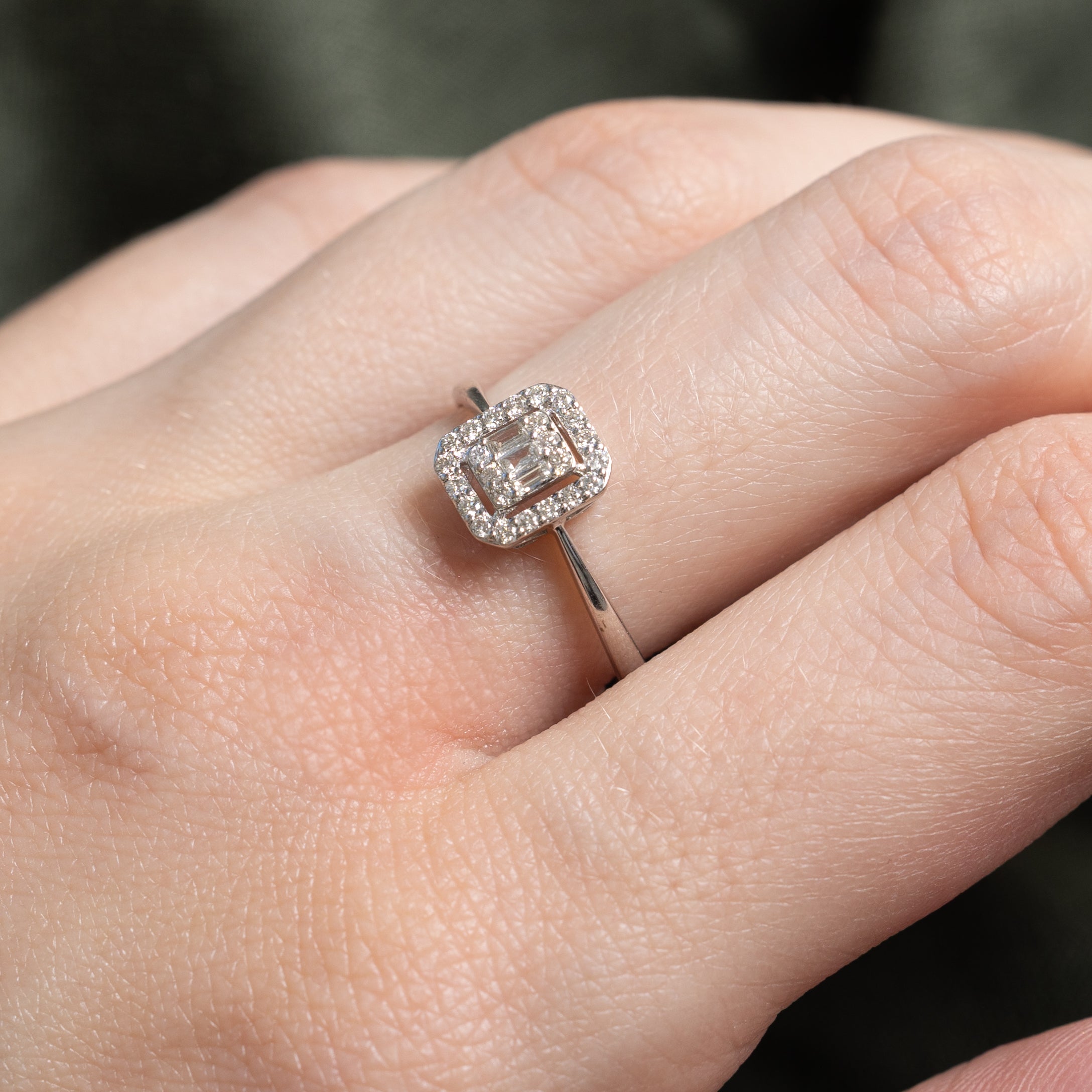 Bague conique inversée avec halo de diamants en or 18 carats | 0,233 ct | Taille 7