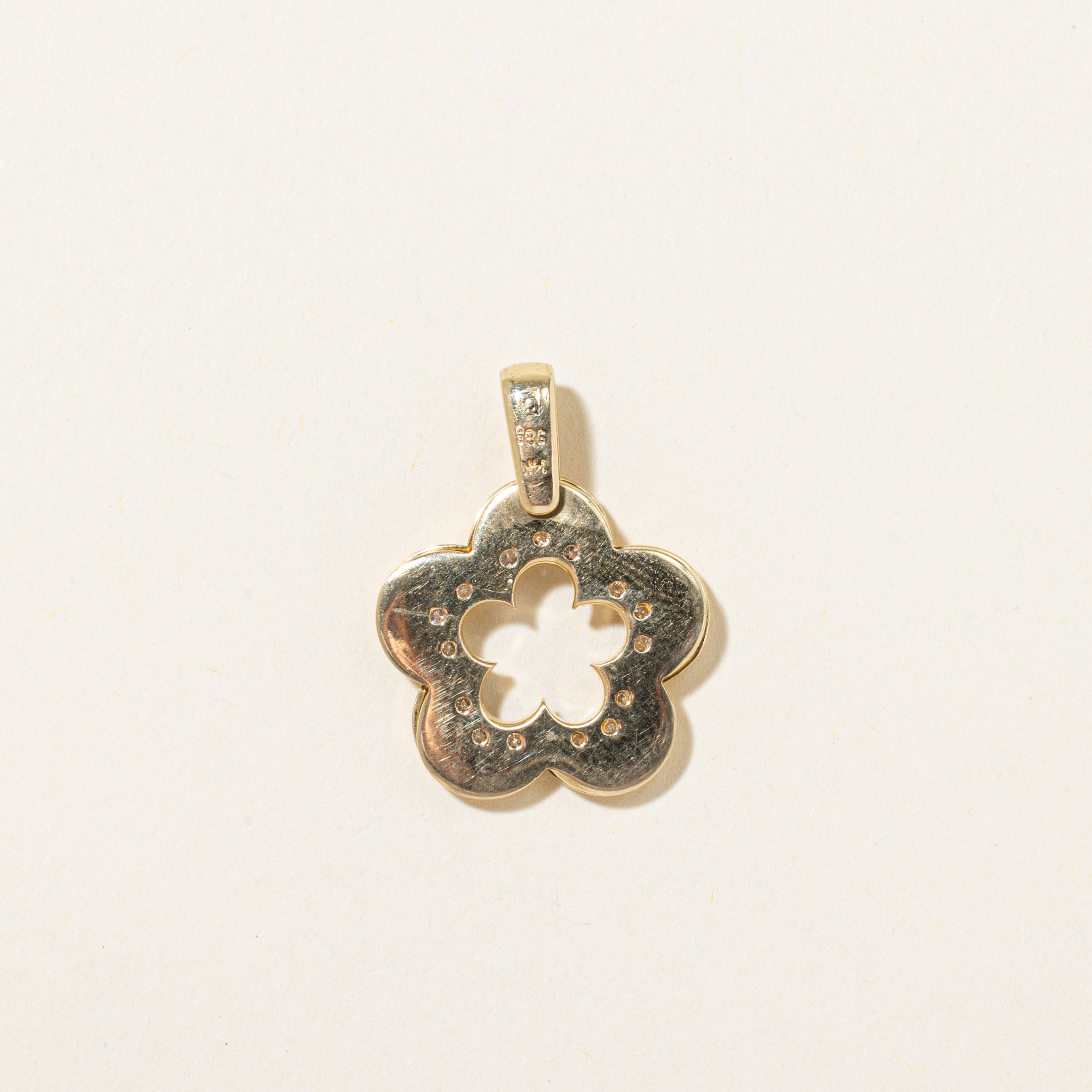Diamond Flower Pendant | 0.15ctw