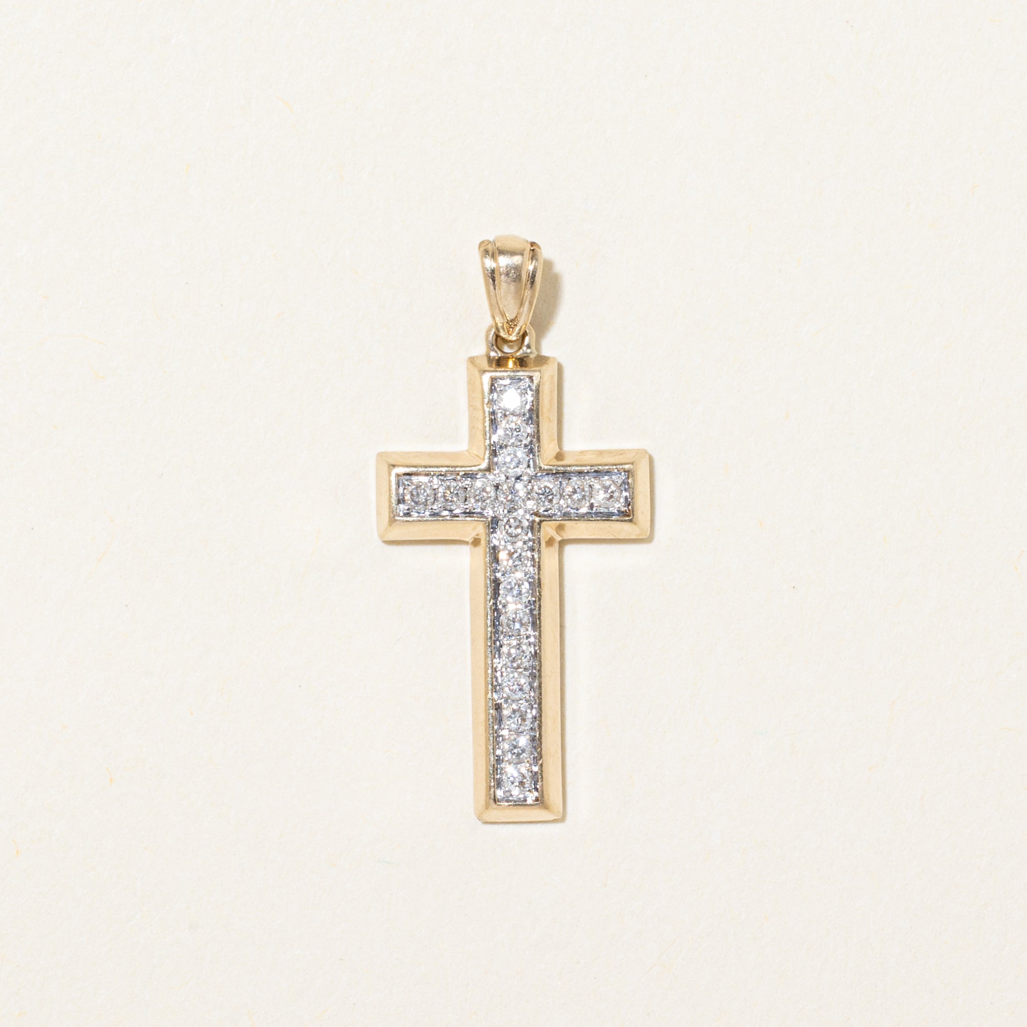 Diamond Cross Pendant | 0.17ctw