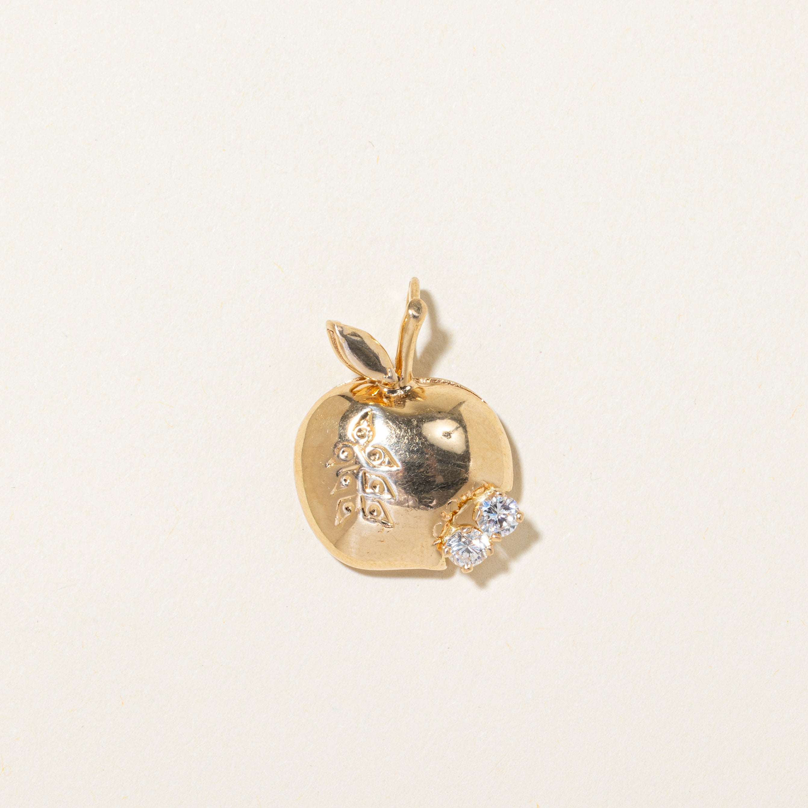 Diamond Apple Pendant | 0.25ctw