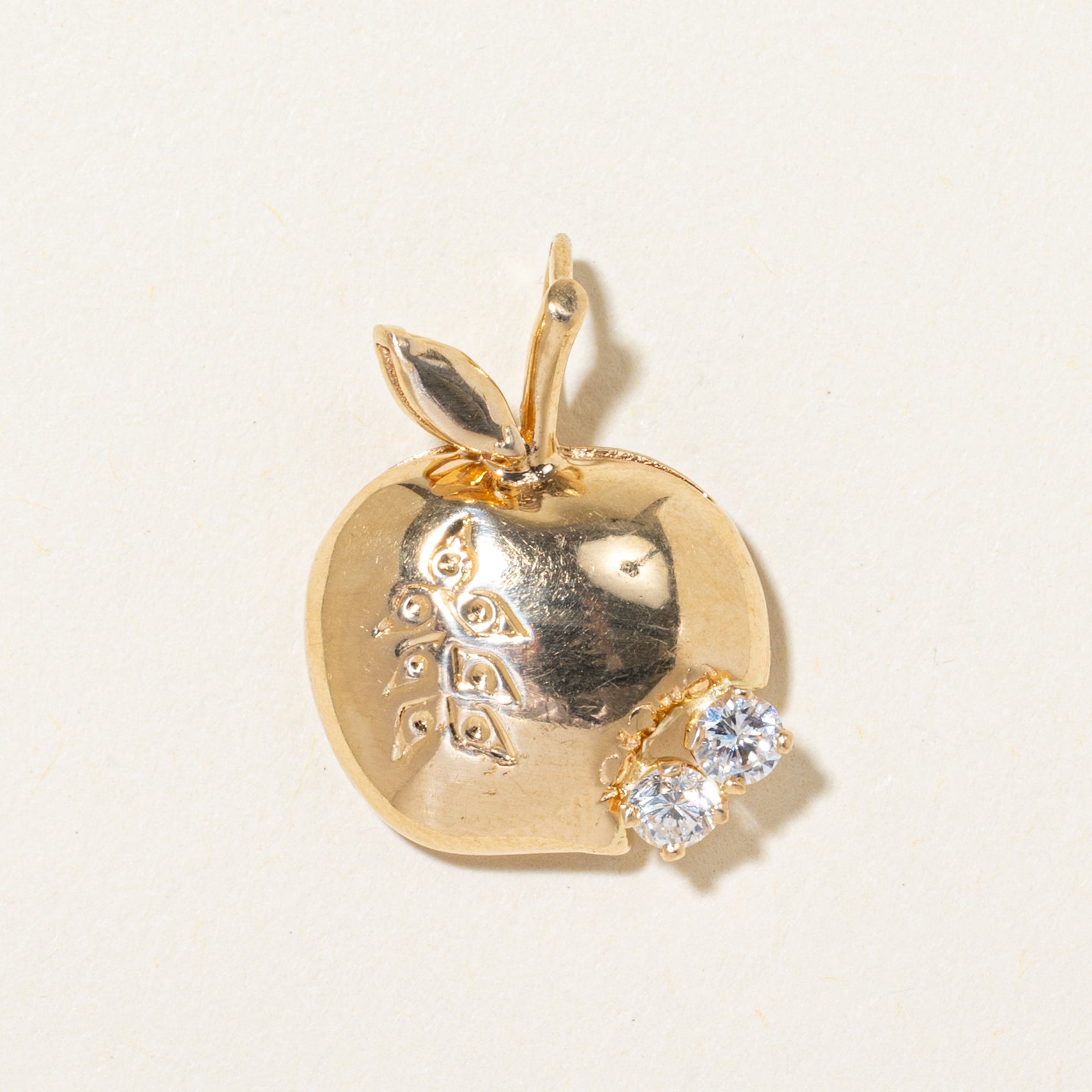 Diamond Apple Pendant | 0.25ctw