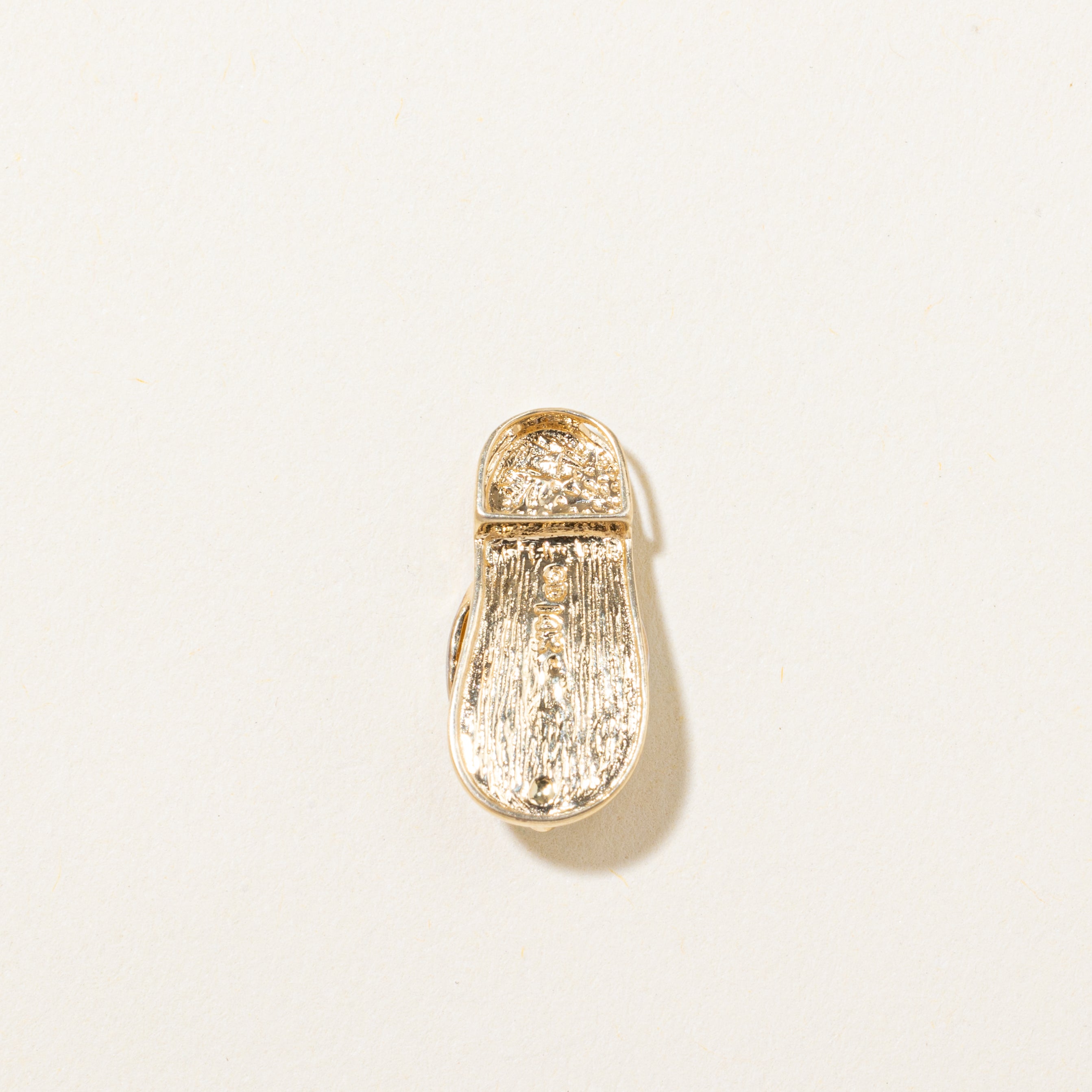 Diamond Flip Flop Pendant | 0.04ctw