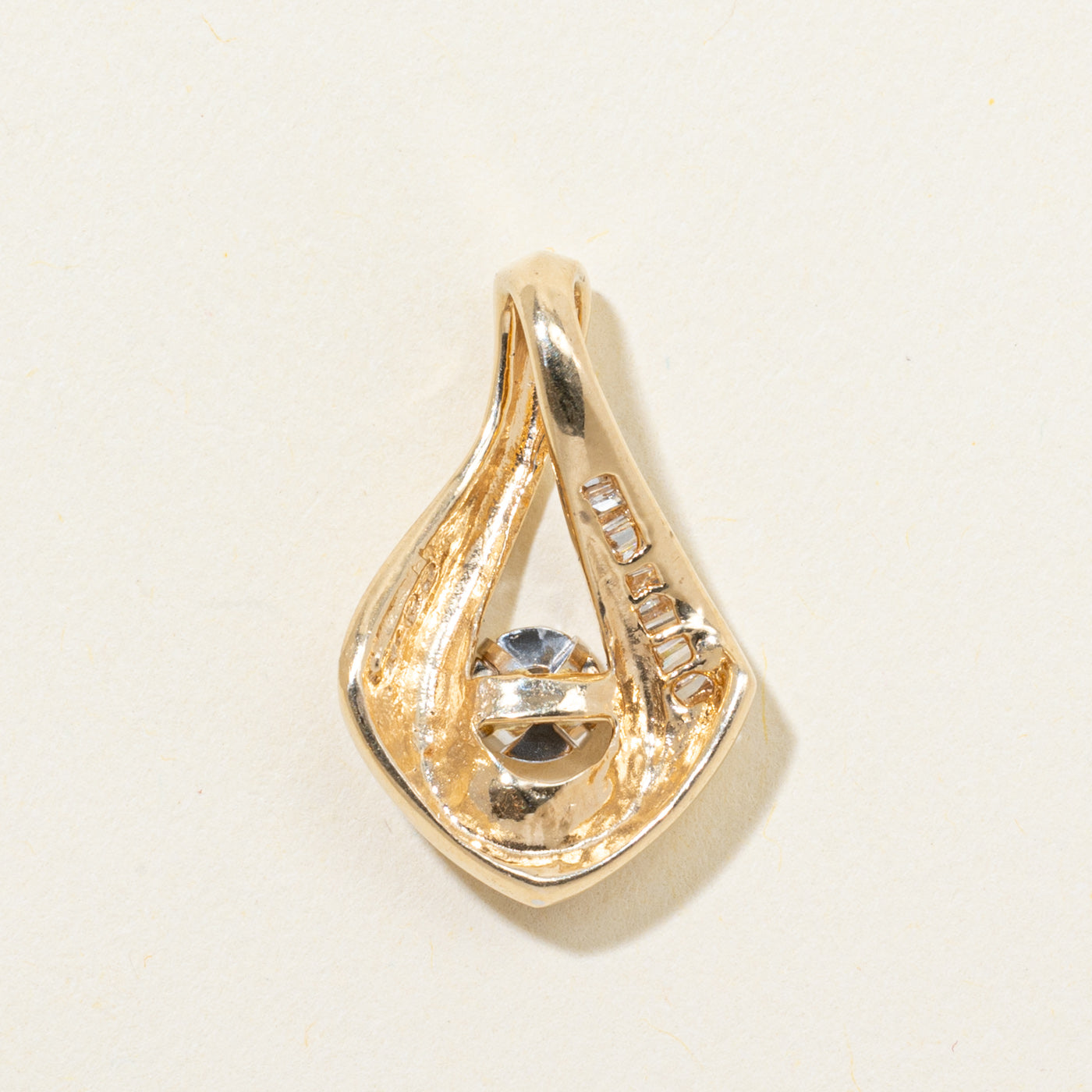 Illusion Set Diamond Twisted Pendant | 0.29ctw