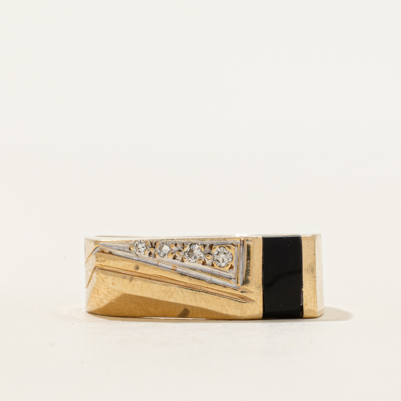 Onyx & Diamond Grooved Ring | 0.15ct, 0.01ctw | SZ 7