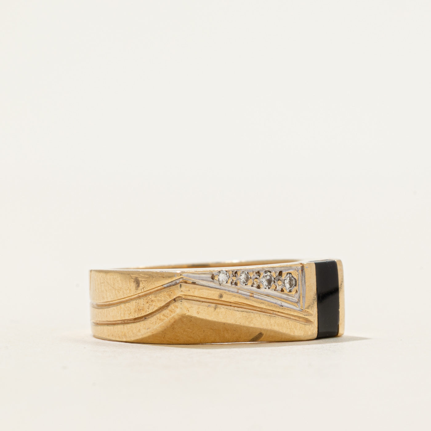 Onyx & Diamond Grooved Ring | 0.15ct, 0.01ctw | SZ 7