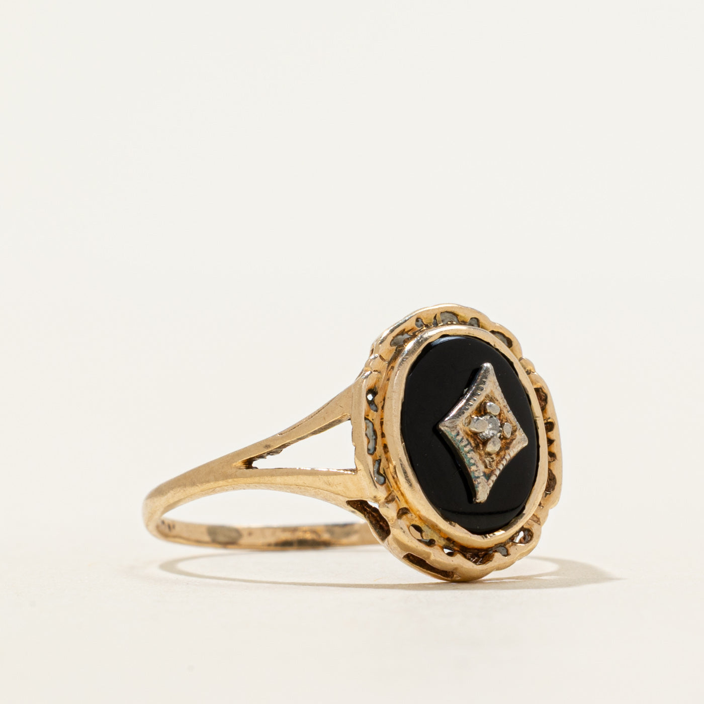 Cabochon Onyx & Diamond Open Shank Ring | 1.03ct, 0.005ct | SZ 7.75
