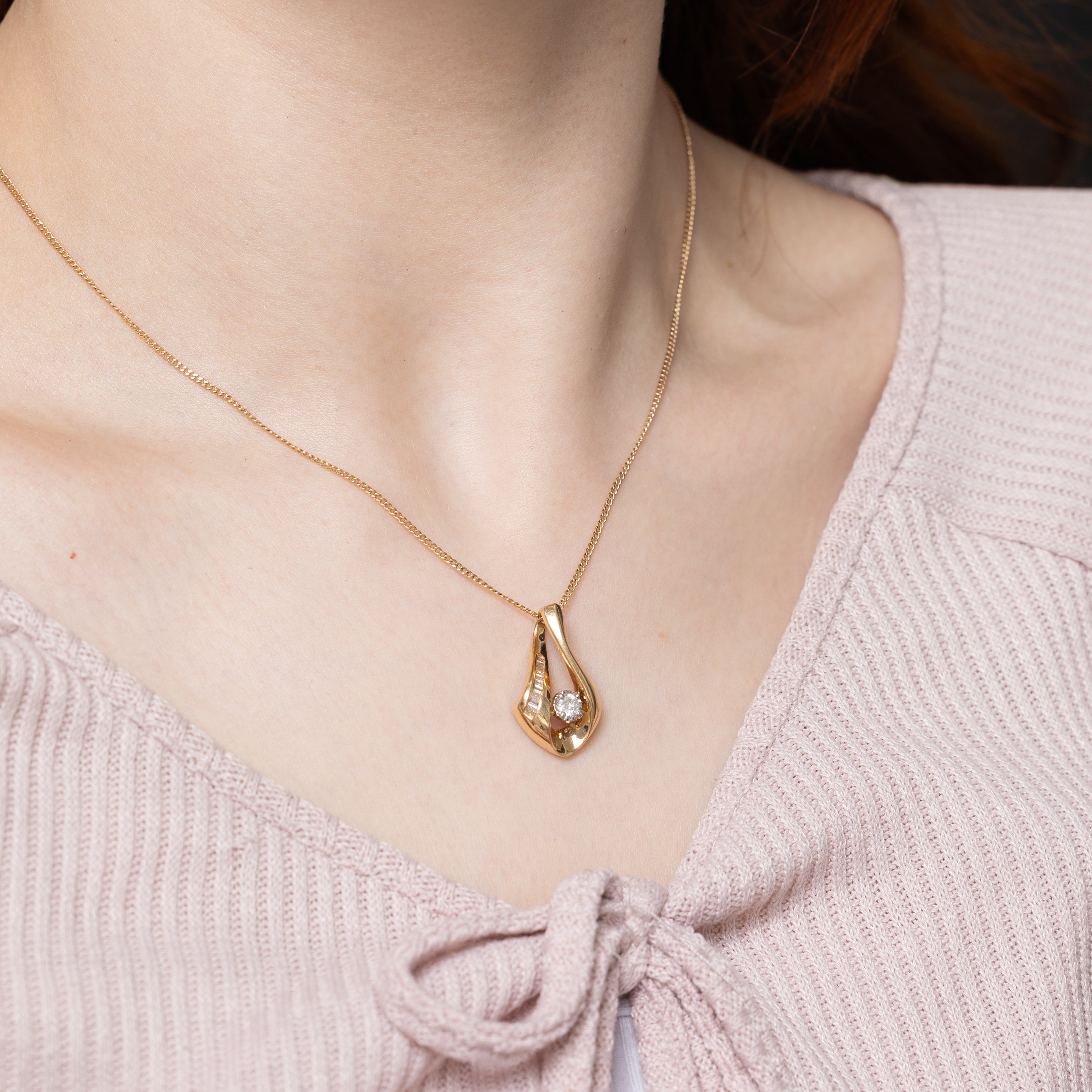 Illusion Set Diamond Twisted Pendant | 0.29ctw