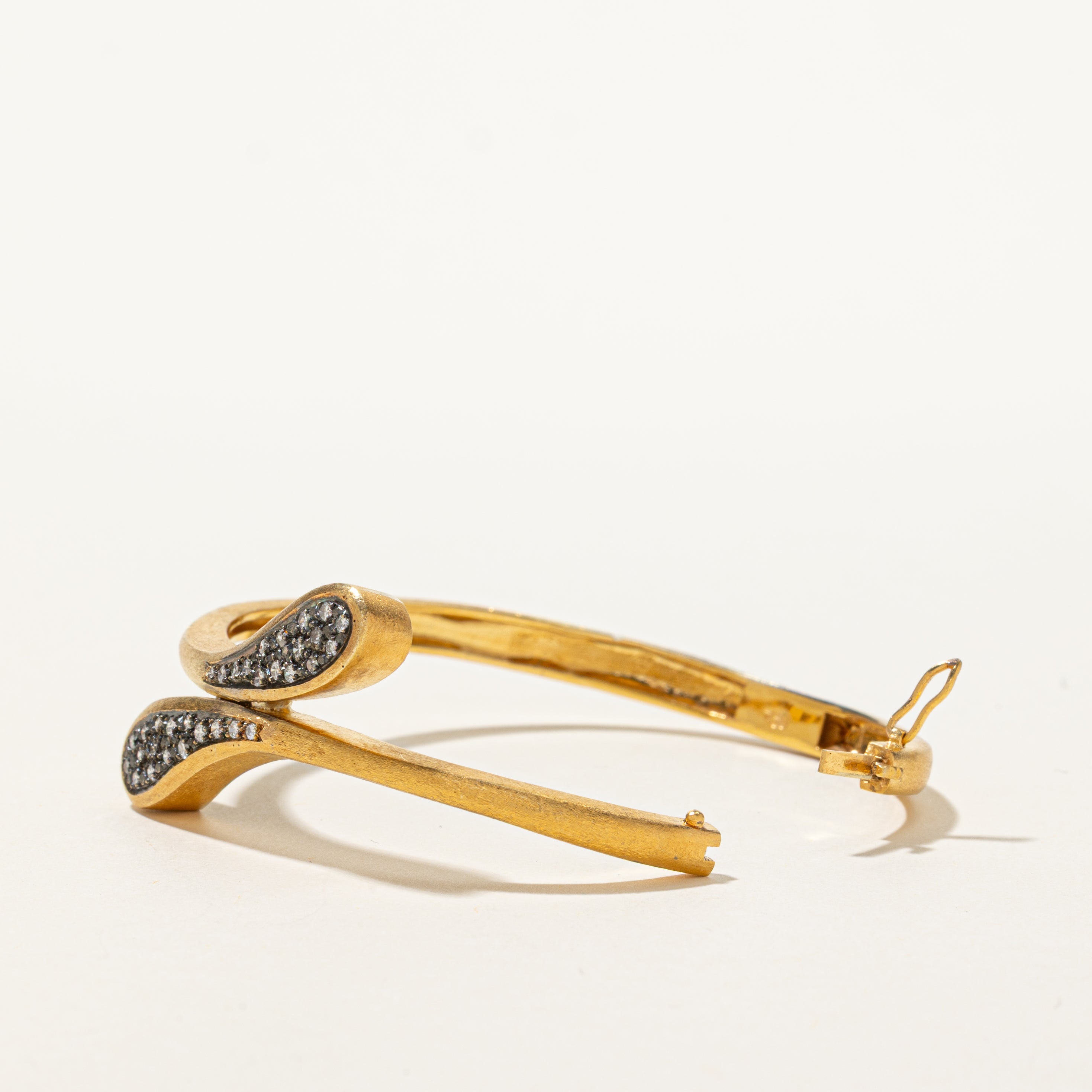 18k Pave Set Diamond Bypass Teardrop Cuff | 0.41ctw | 5"