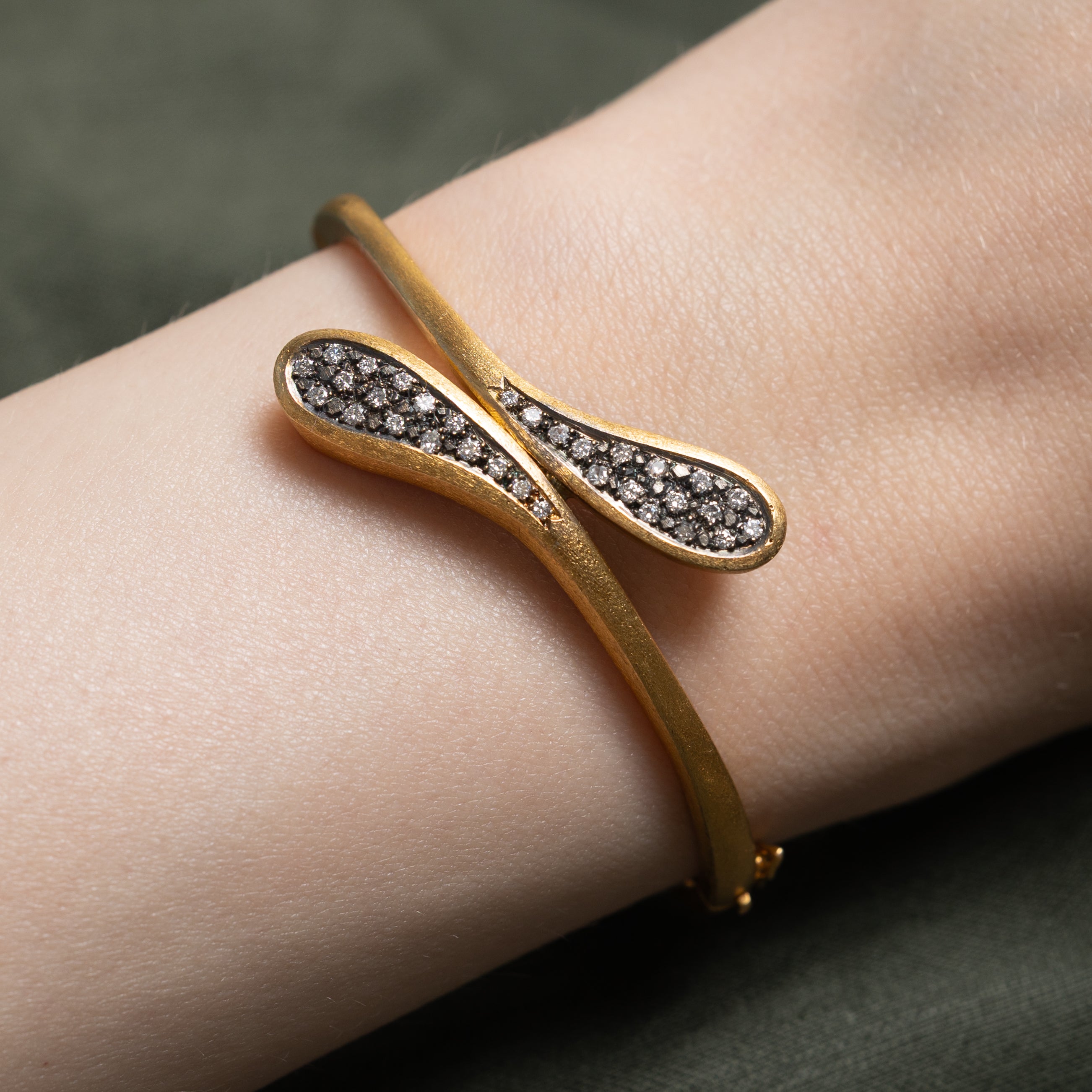 18k Pave Set Diamond Bypass Teardrop Cuff | 0.41ctw | 5"