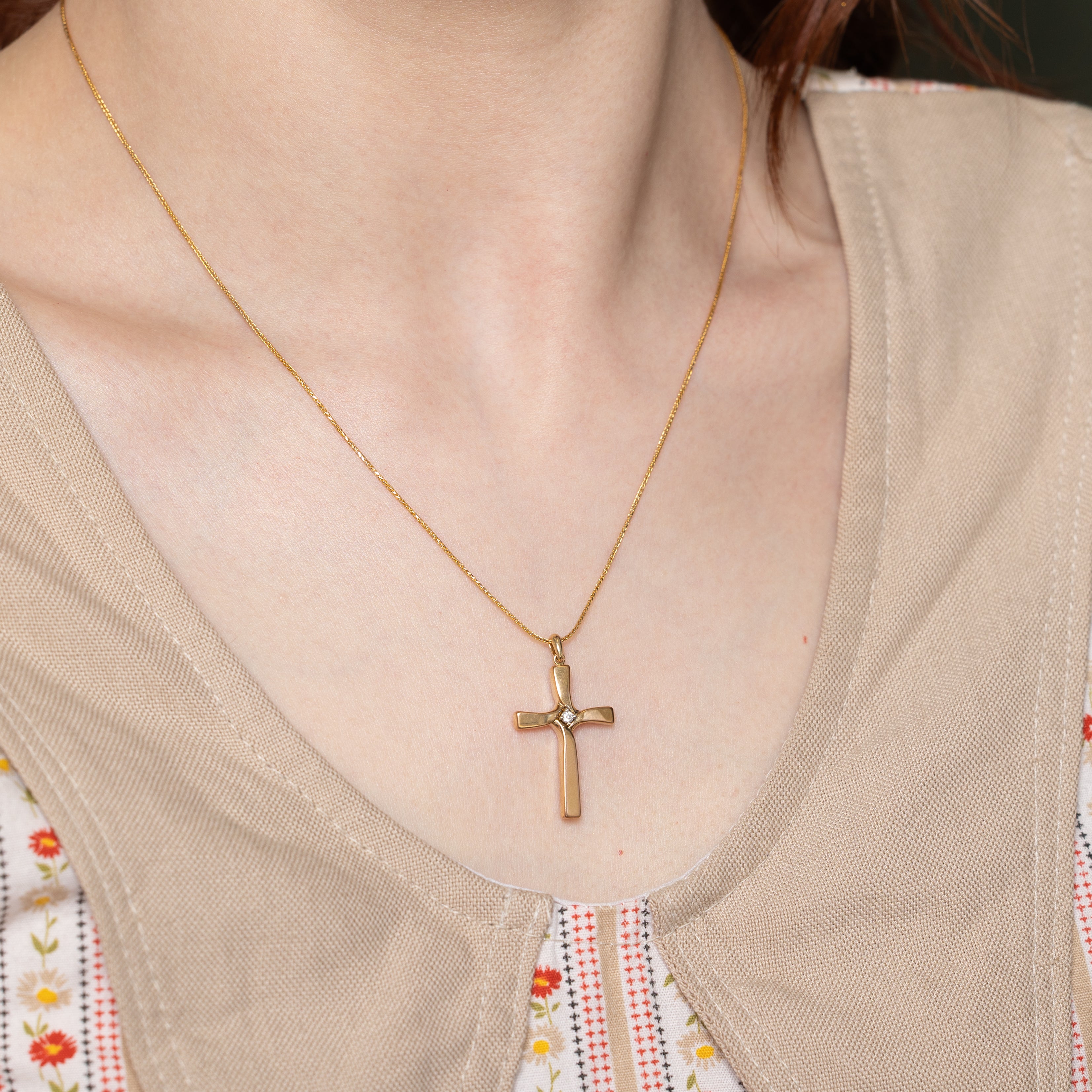 Collier pendentif croix en diamant | 0,03 ct | 45,7 cm