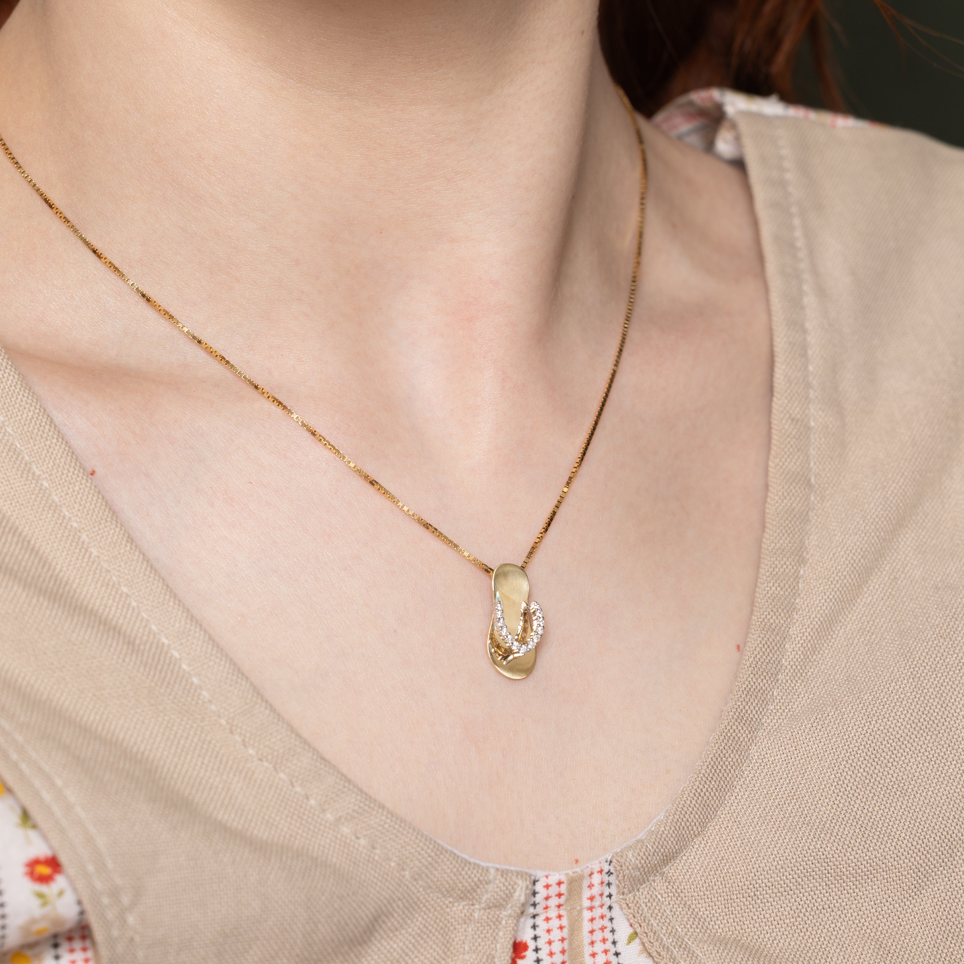 Diamond Flip-Flop Pendant Necklace | 0.14ctw | 17"