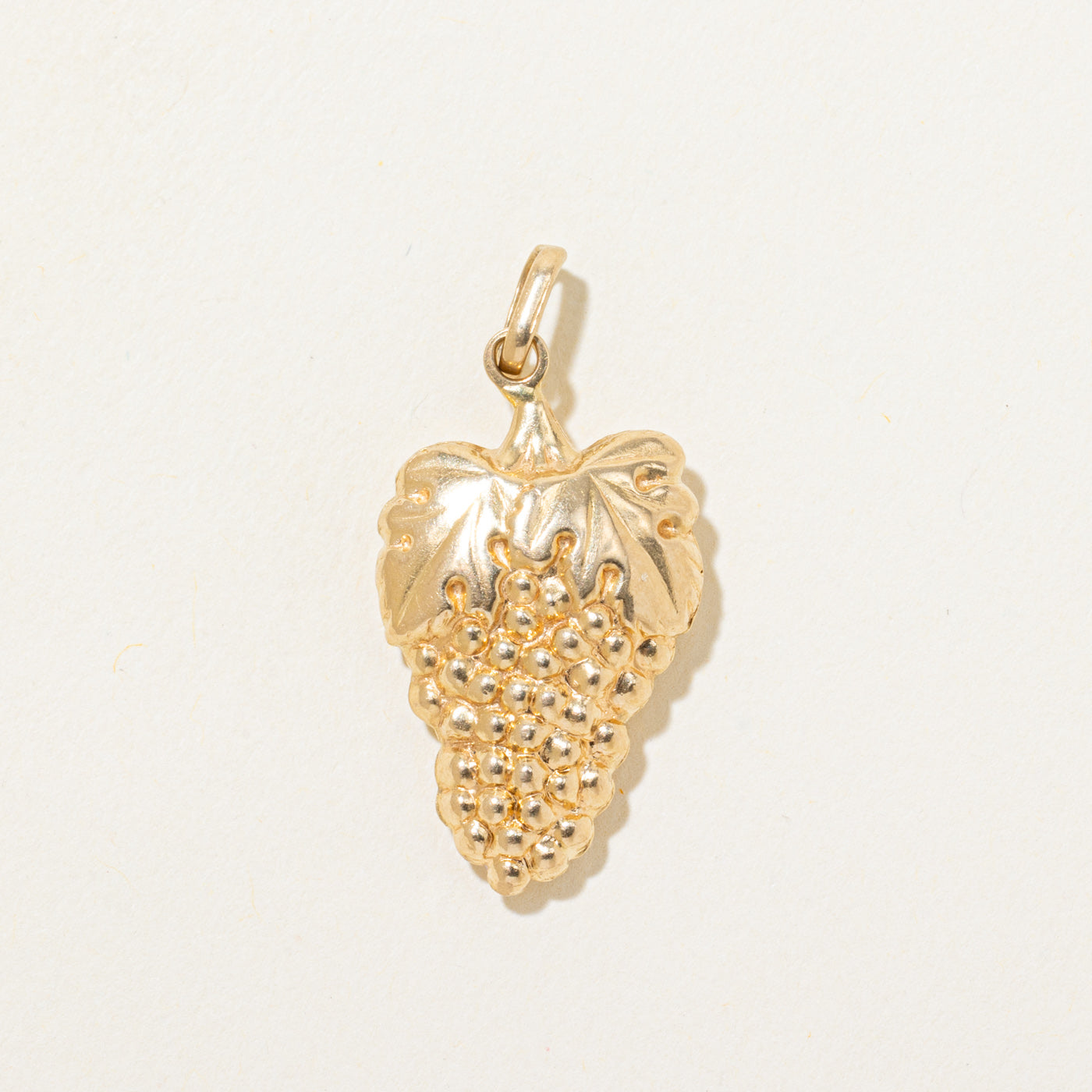 18k Yellow Gold Grapes Pendant