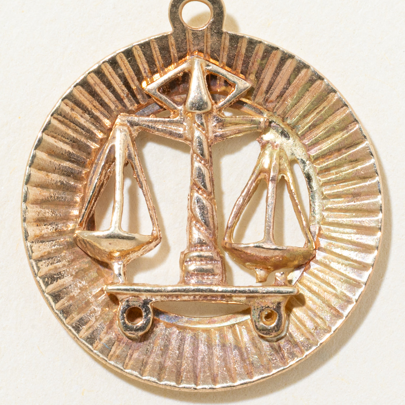 Breloque Balance en or jaune 14 carats