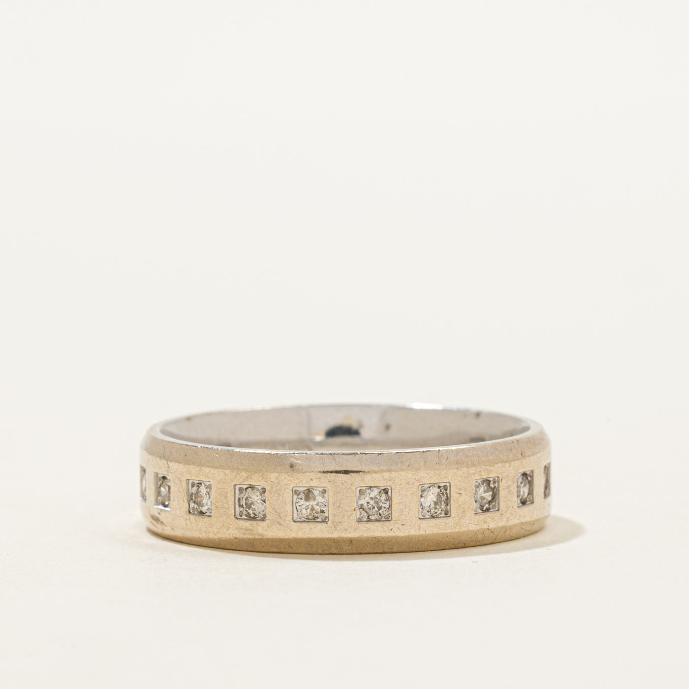 Bague sertie de diamants à fleur de peau (modèle canadien) | 0,21 ct | 6 mm | Taille 11,25